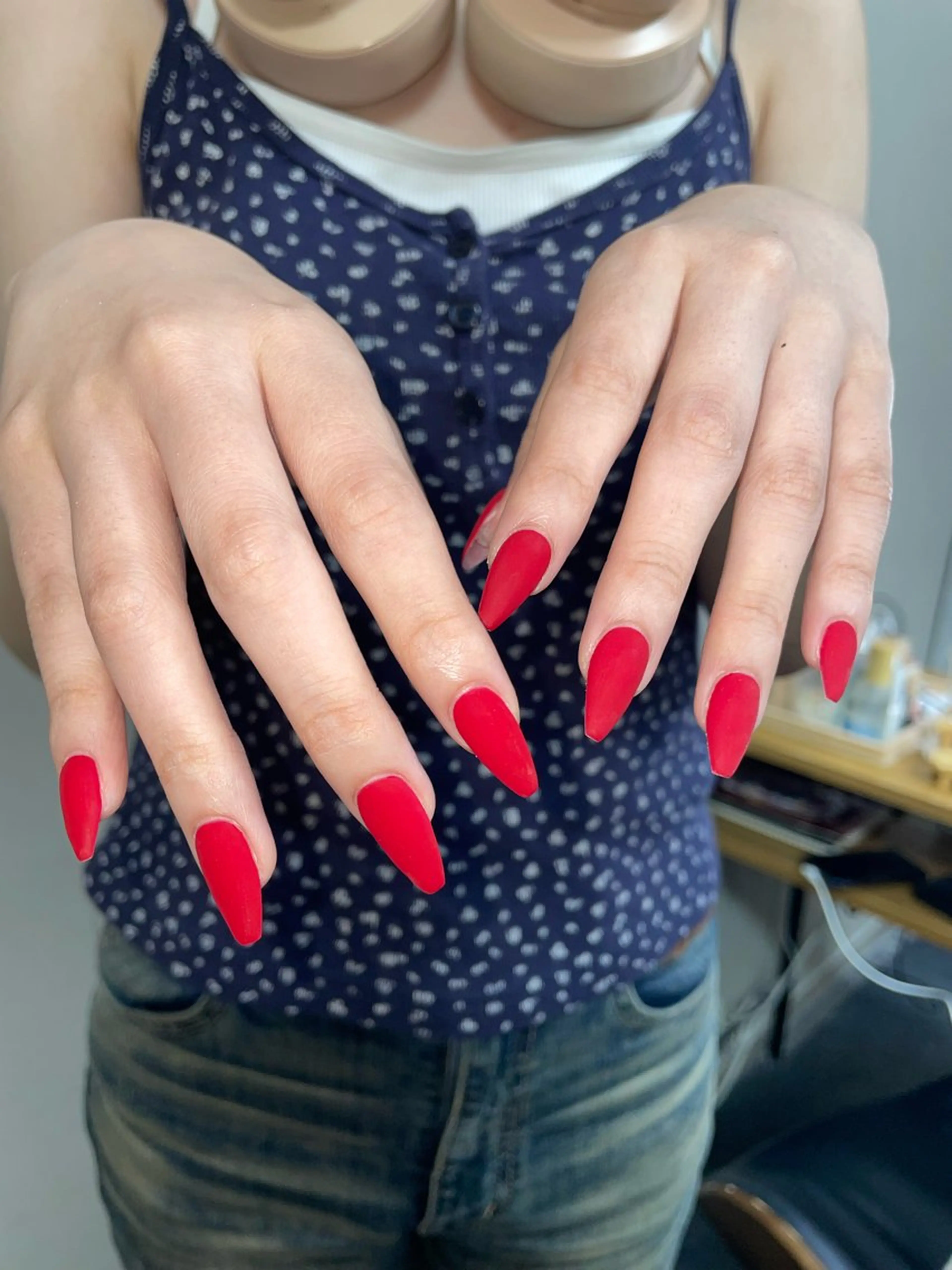 ネイル ワンカラーネイル 赤色 ハンドネイル ハンドケア 🎀NAIL🎀 AI🪄︎︎◝✩のネイルデザイン