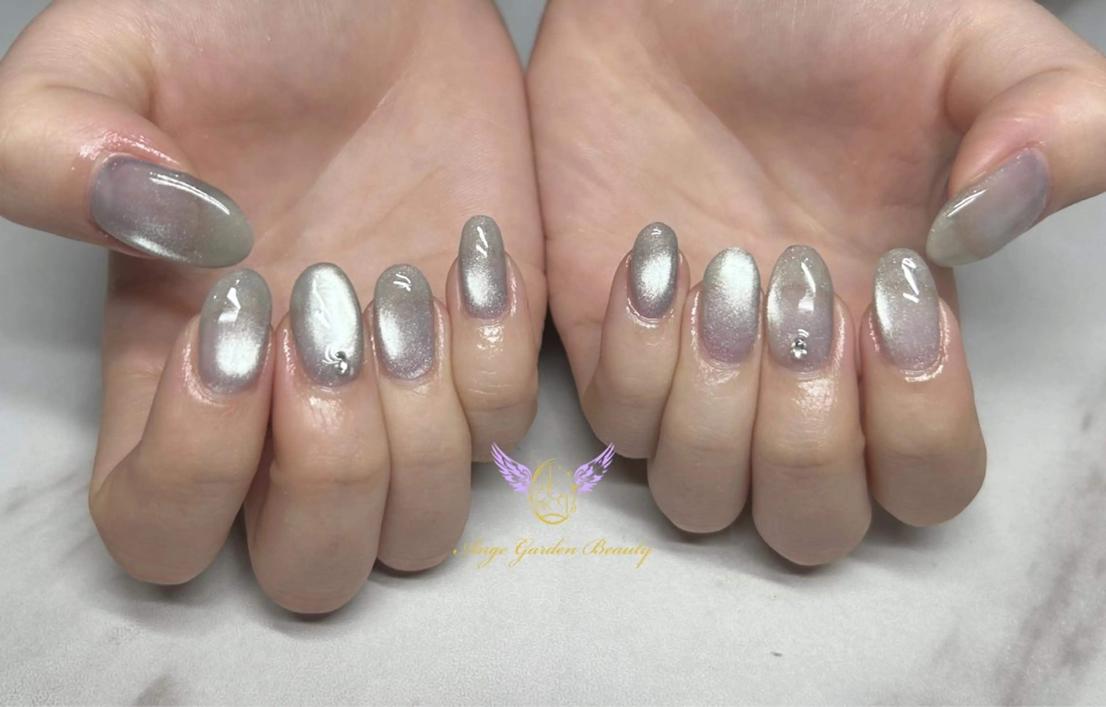 ネイル キラキラネイル マグネットネイル ストーンネイル ハンドネイル AngeGardenBeauty所属・AngeGarden Beautymihoのネイルデザイン