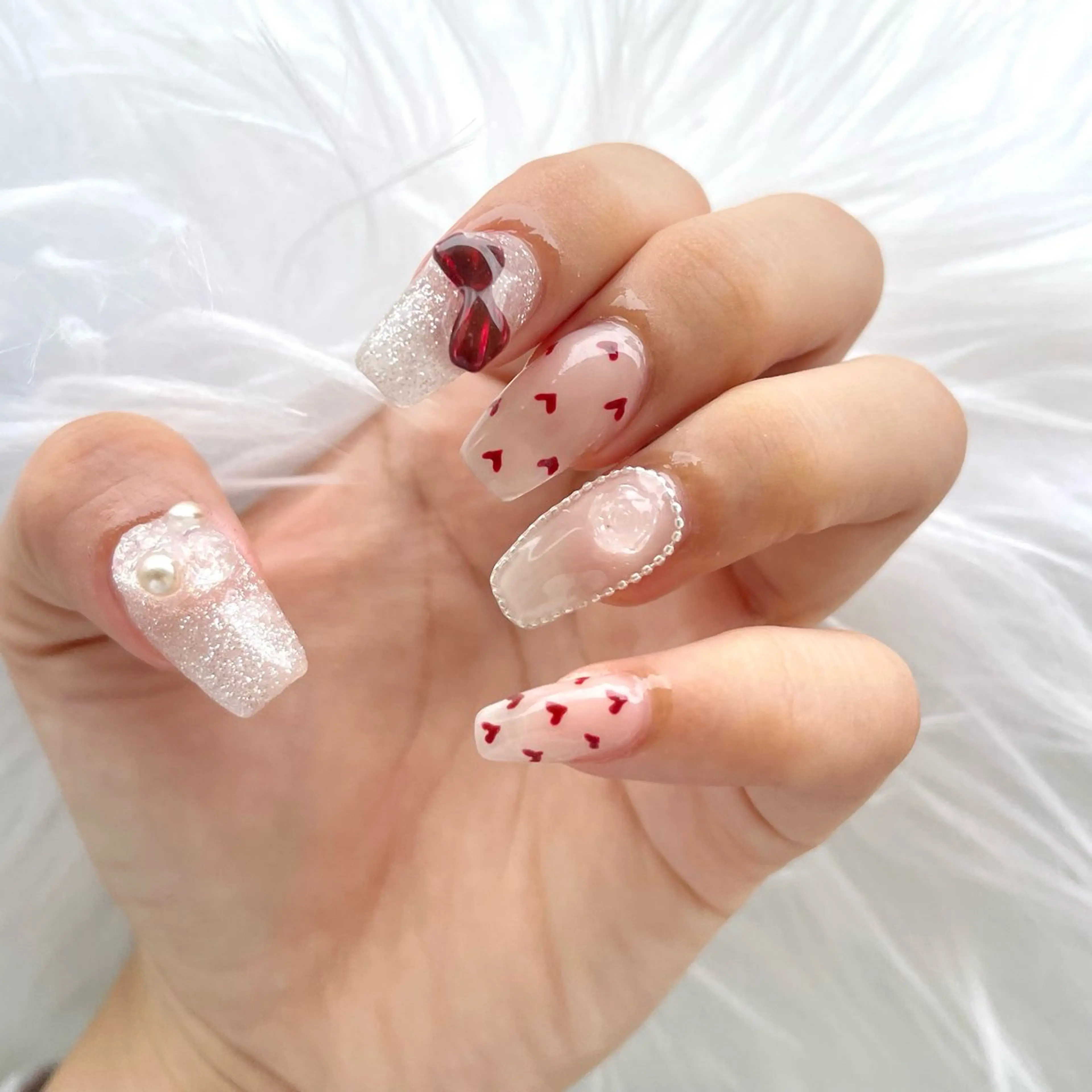 ネイル キラキラネイル 韓国ネイル ワンカラーネイル シンプルネイル バレンタイン ハンドネイル fox. nail__sakiのネイルデザイン