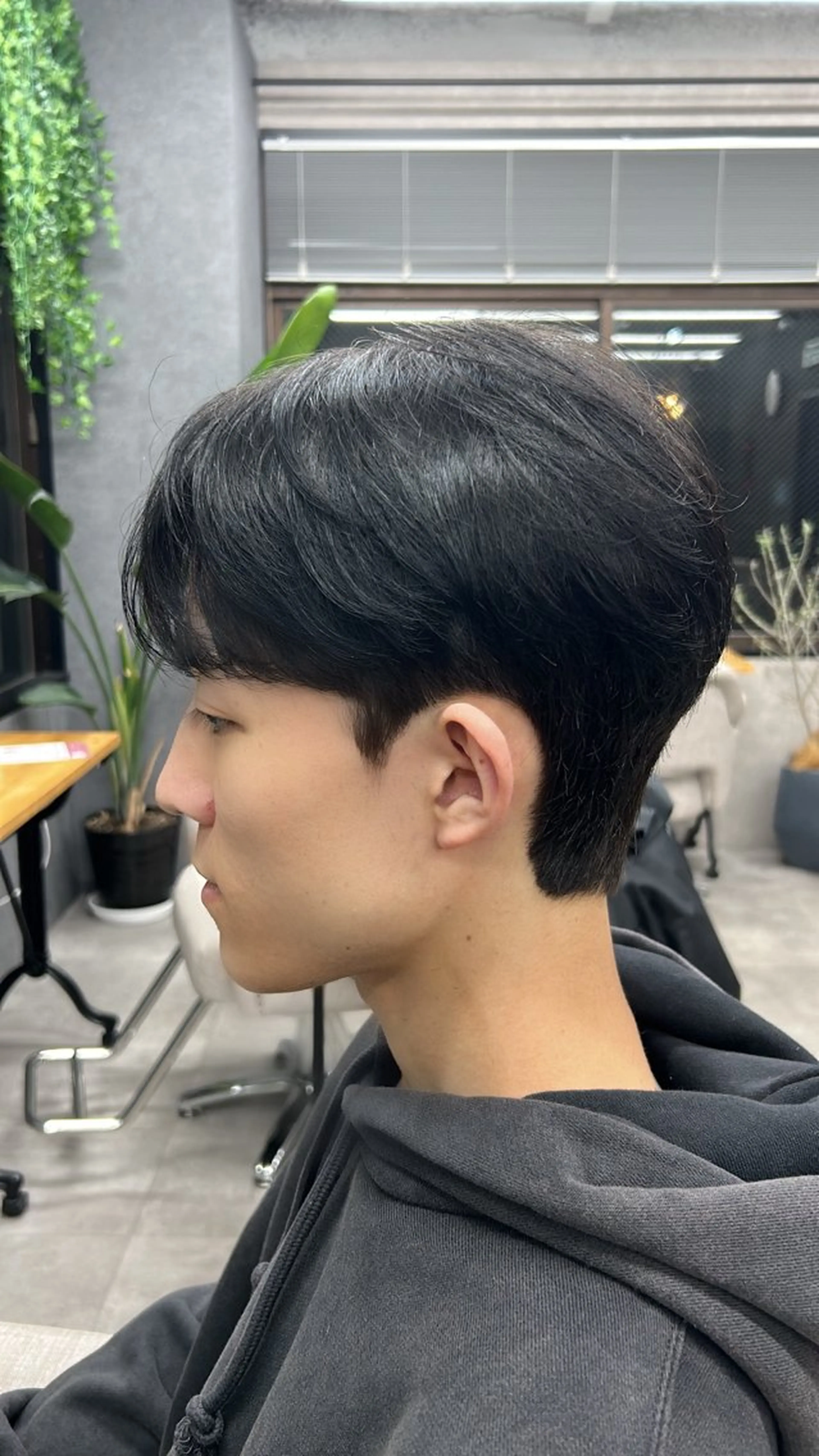 パーマ メンズ ダウンパーマ マッシュ メンズパーマ 刈り上げ カット 縮毛矯正 benji 天神店【ベンジー】所属・天神大名メンズ特化 SHUのヘアスタイル