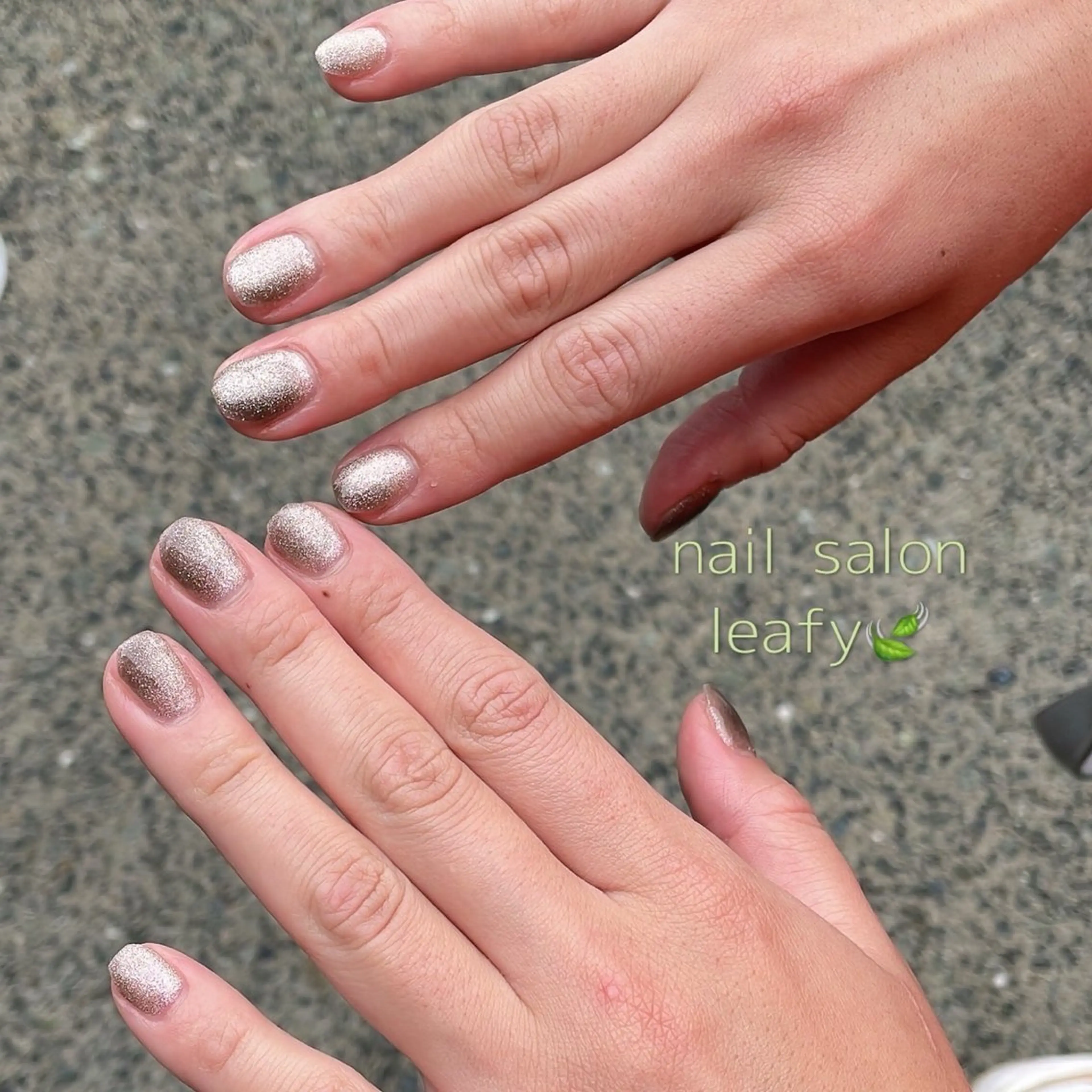 ネイル ブラウン ゴールド マグネットネイル ワンカラーネイル ネイルサロン leafyのネイルデザイン