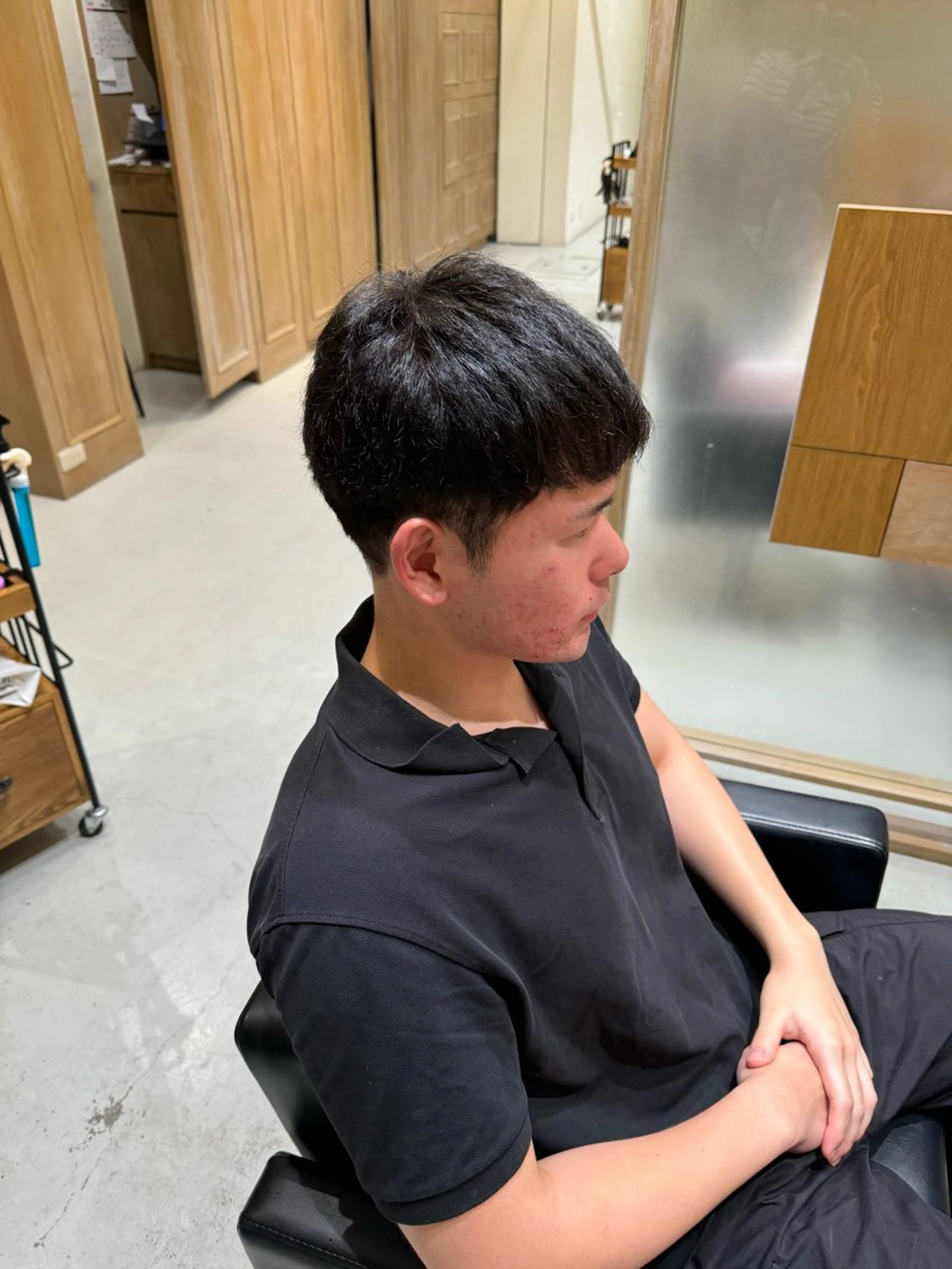 メンズ 透明感カラー/顔周り カット/レイヤーにかのヘアスタイル