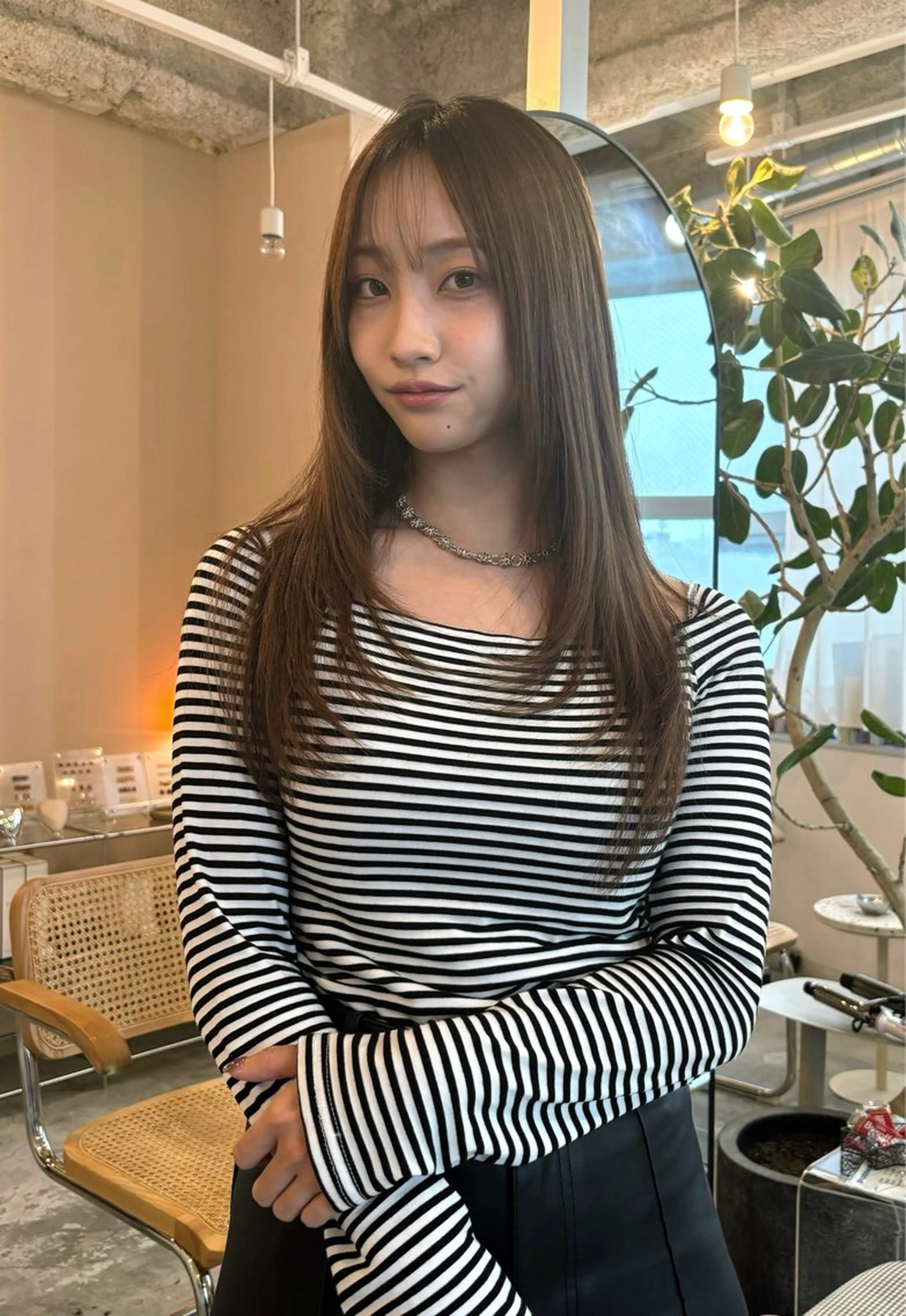 ロング カラー ロングレイヤー レイヤーカット ロング カット ヘアカラー トリートメント 林　蓮／レイヤー /透明感カラーのヘアスタイル