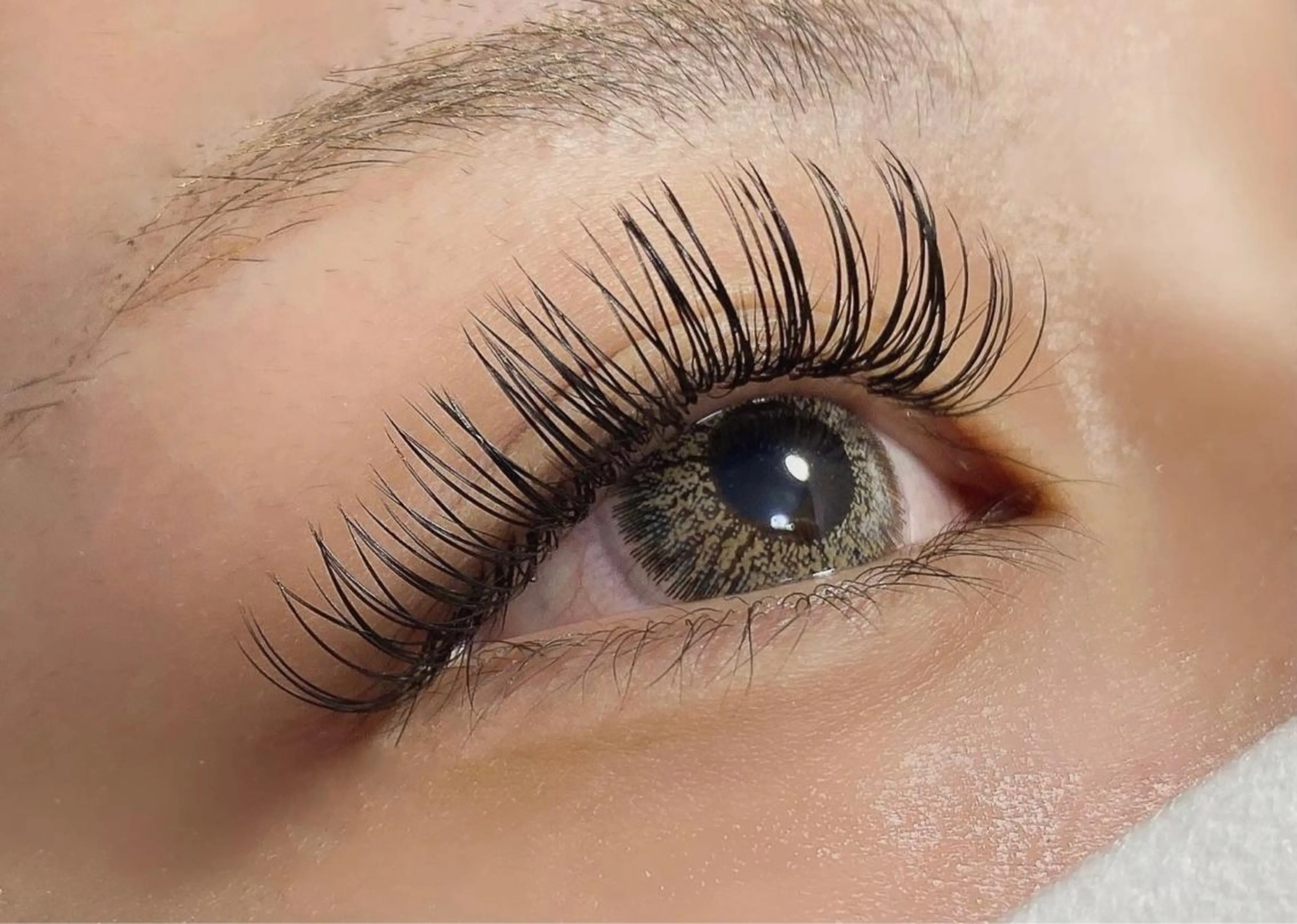 《オフ込&アイシャンプー付》軽毛質フラットラッシュ 付け放題(180本まで)の写真