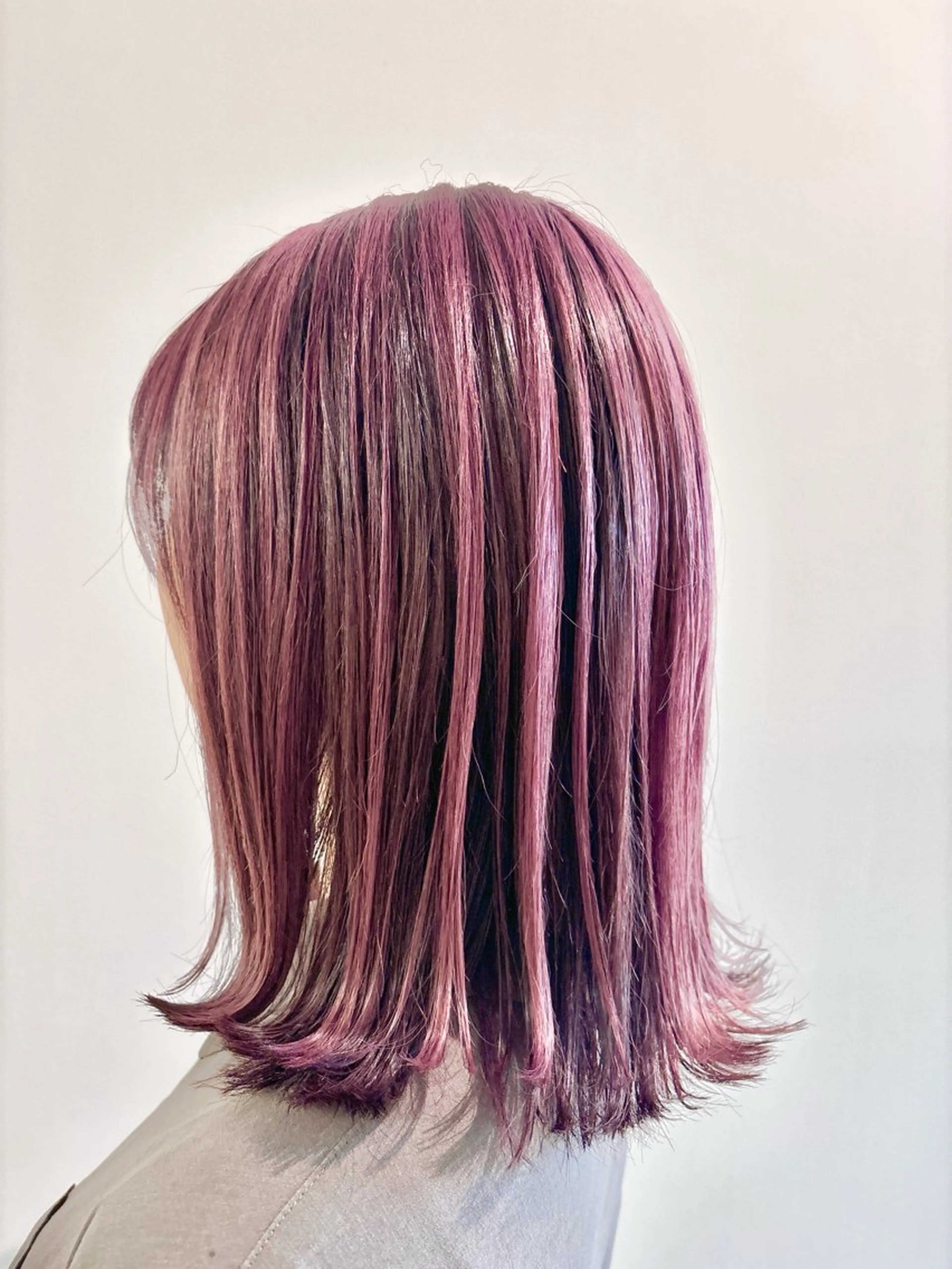 ミディアム カラー 古川 琴美のヘアスタイル