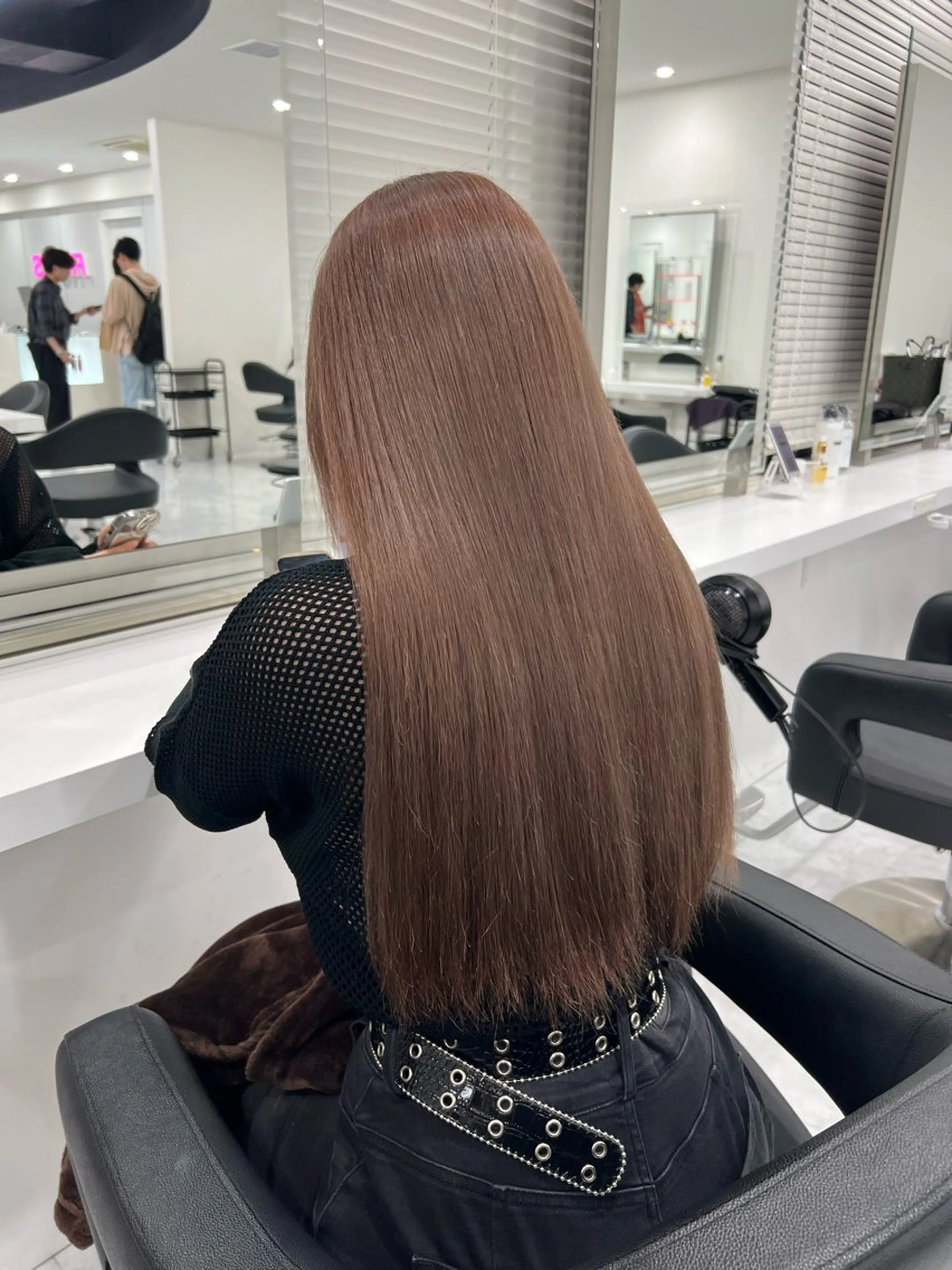 ロング カラー ブリーチ ダブルカラー オリーブカラー🫒 レイヤーカット✂︎のヘアスタイル