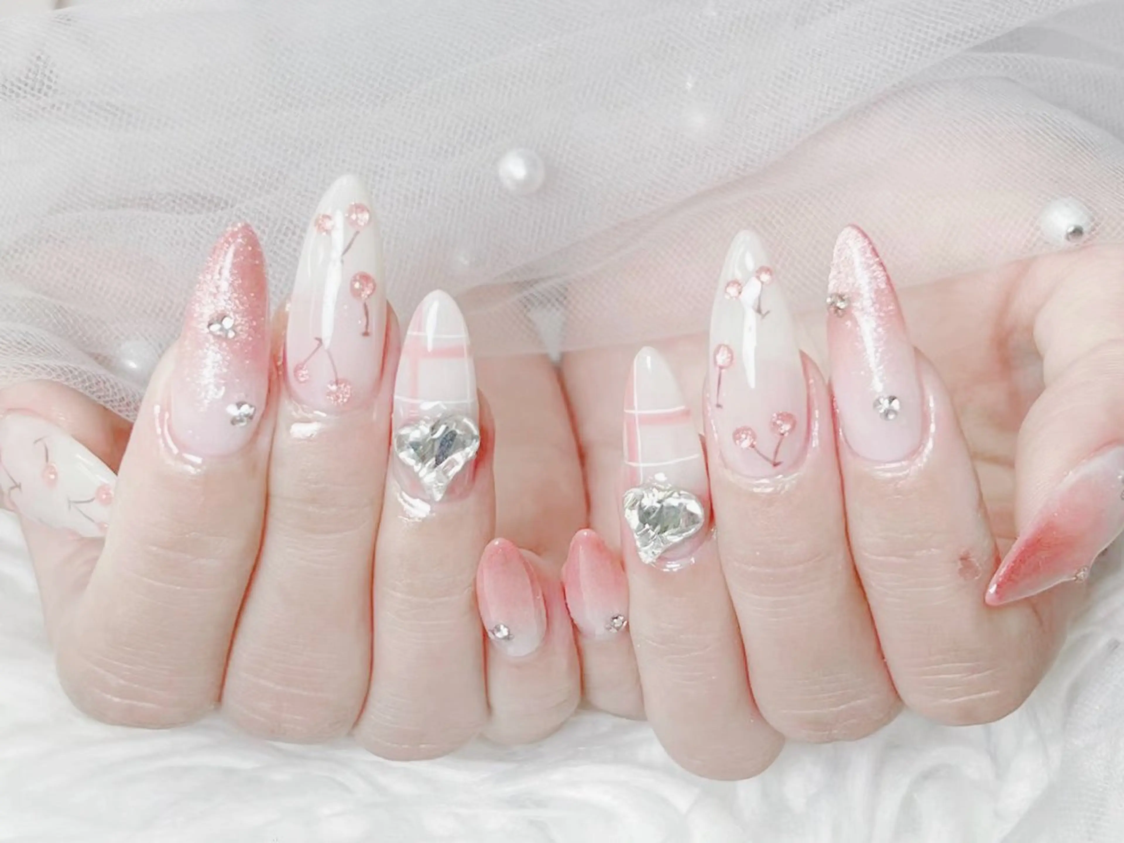 メンズ ネイル アートネイル フレンチネイル ジェルネイル キラキラネイル パラジェル ハンドネイル Bloom スカルプ専門店のネイルデザイン