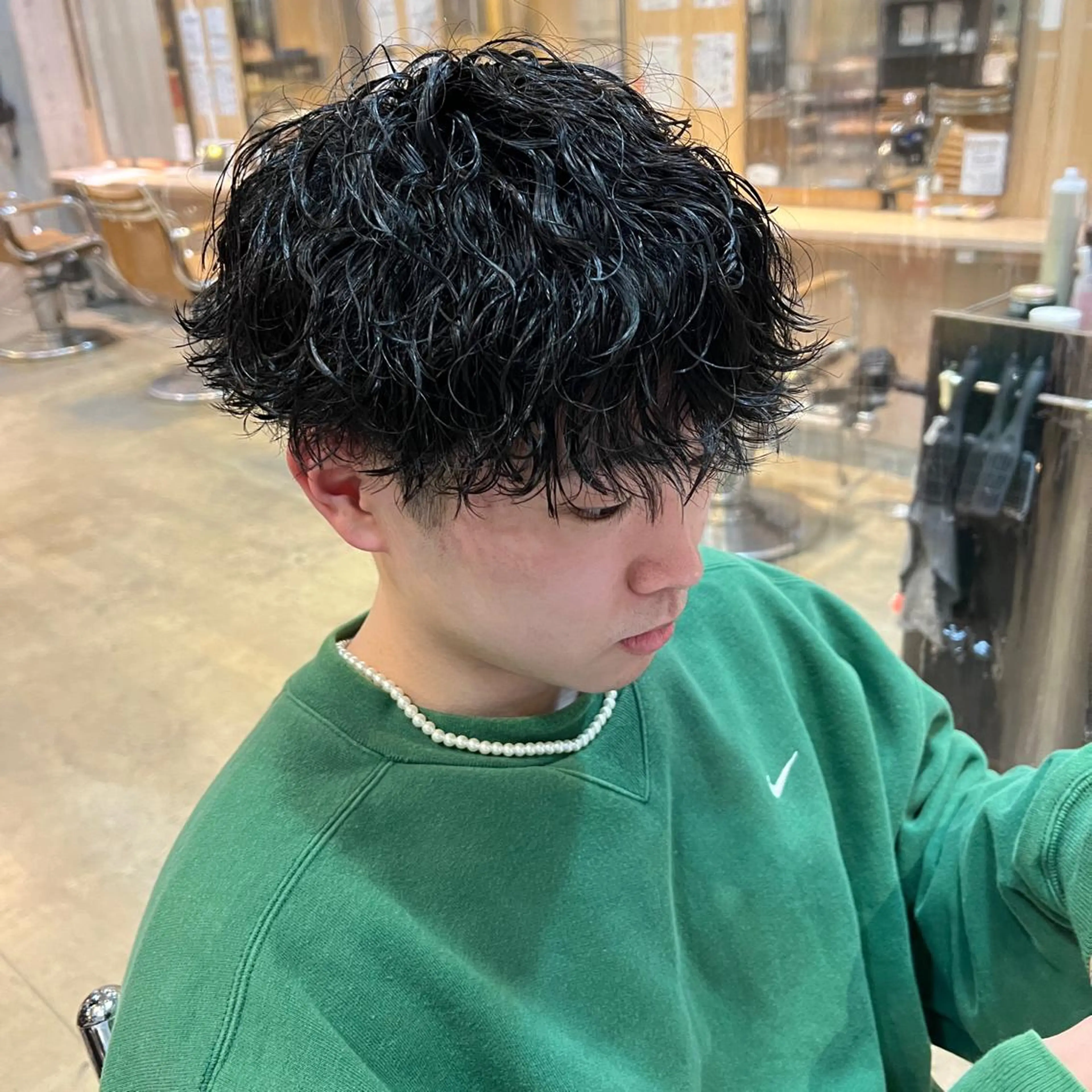 パーマ メンズ メンズハイトーン カルマパーマ メンズ韓国風 マッシュウルフ マッシュ SALOWIN表参道店所属・マンツーマン×半個室 まちだきょうすけのヘアスタイル