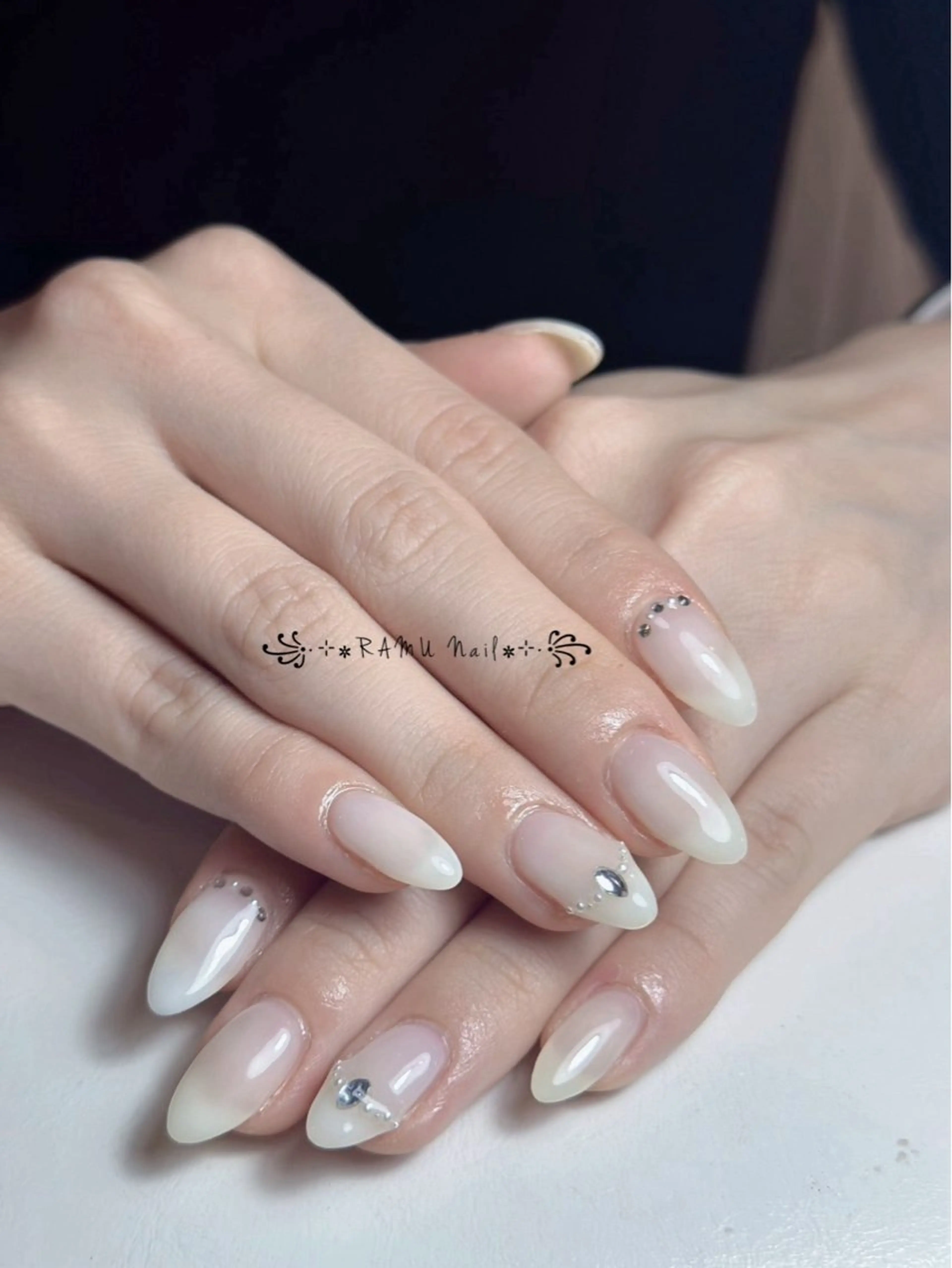 ネイル フレンチネイル 韓国ネイル シンプルネイル ストーンネイル ネイルチップ ハンドネイル RAMU Nail 恵比寿店のネイルデザイン