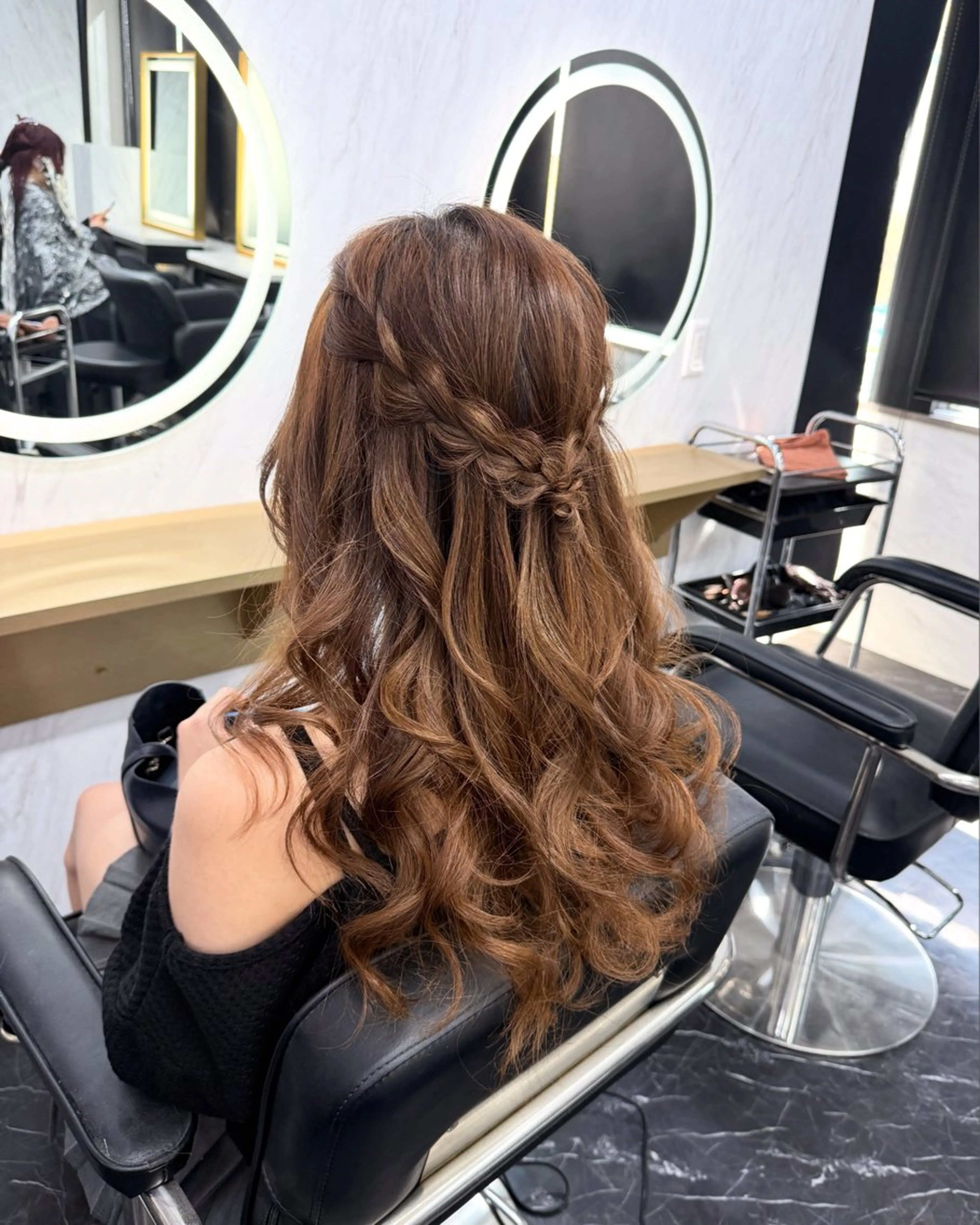 ロング ヘアアレンジ エクステ🩵ブリーチ 韓国ヘア🩵KAEのヘアスタイル