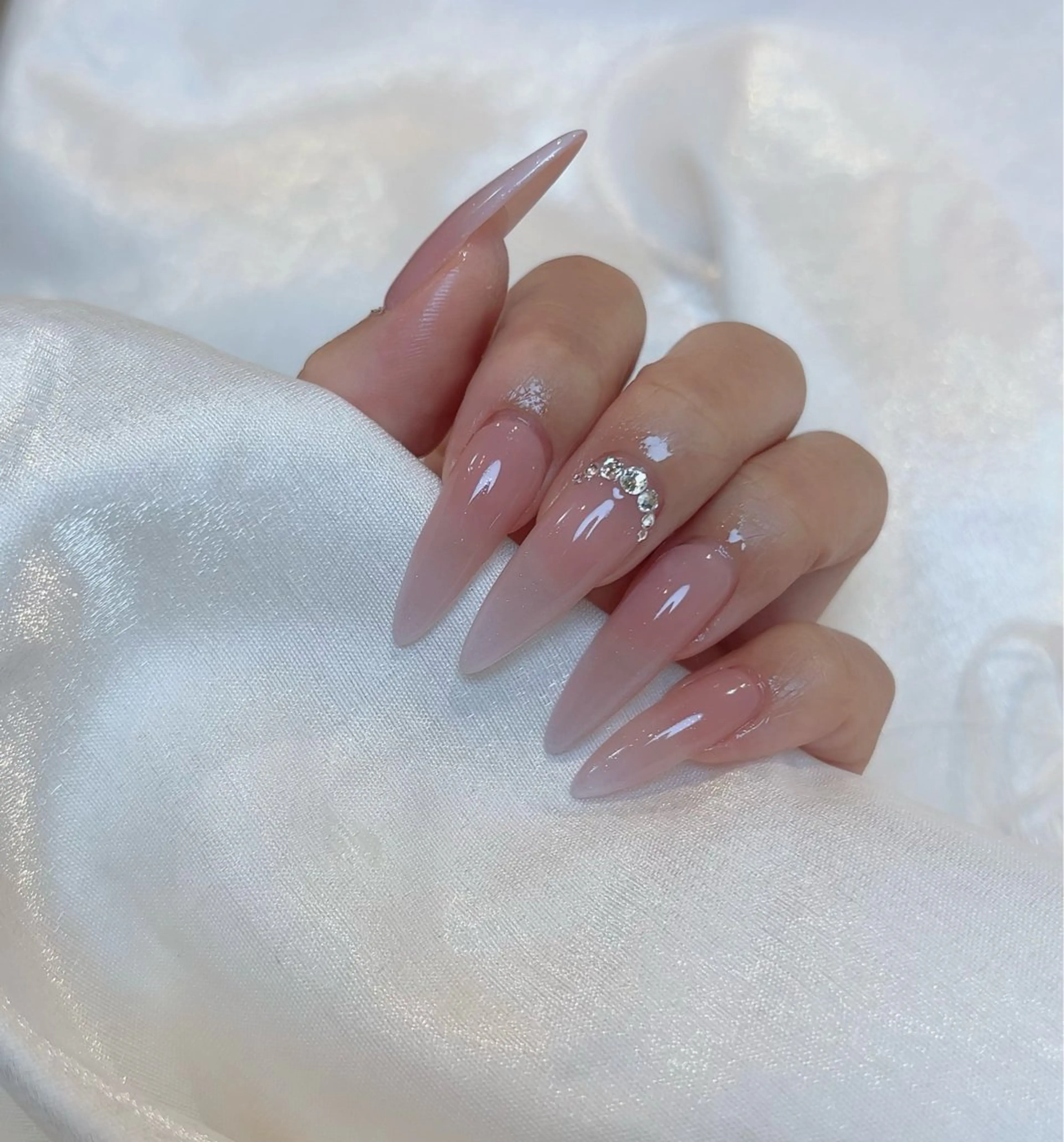 ネイル ストーンネイル Lino+ ネイル&よもぎ蒸しのネイルデザイン