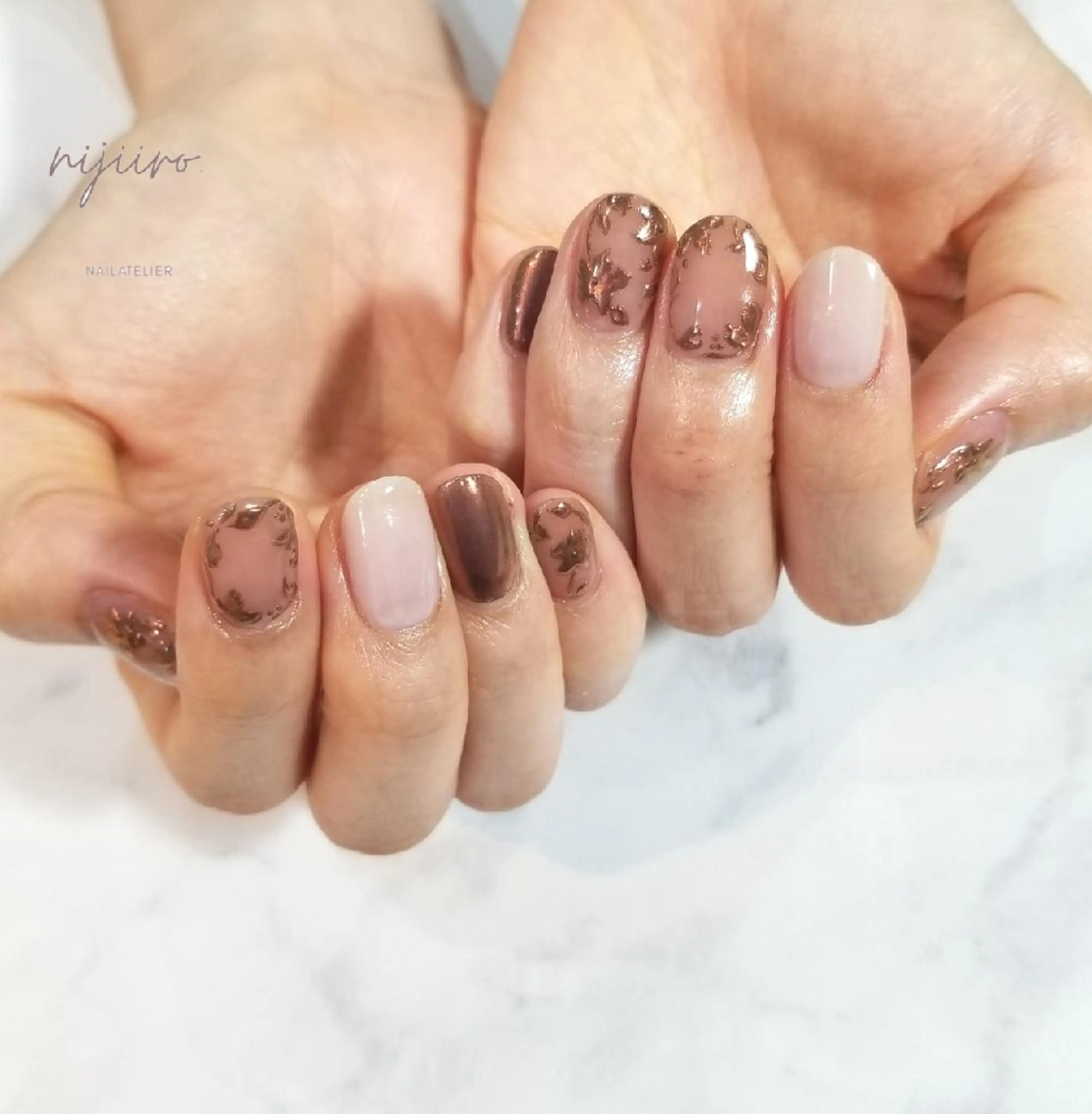 ネイル ミラーネイル ハンドネイル nailatelier nijiiro.所属・nijiiro🌈 サトウのネイルデザイン