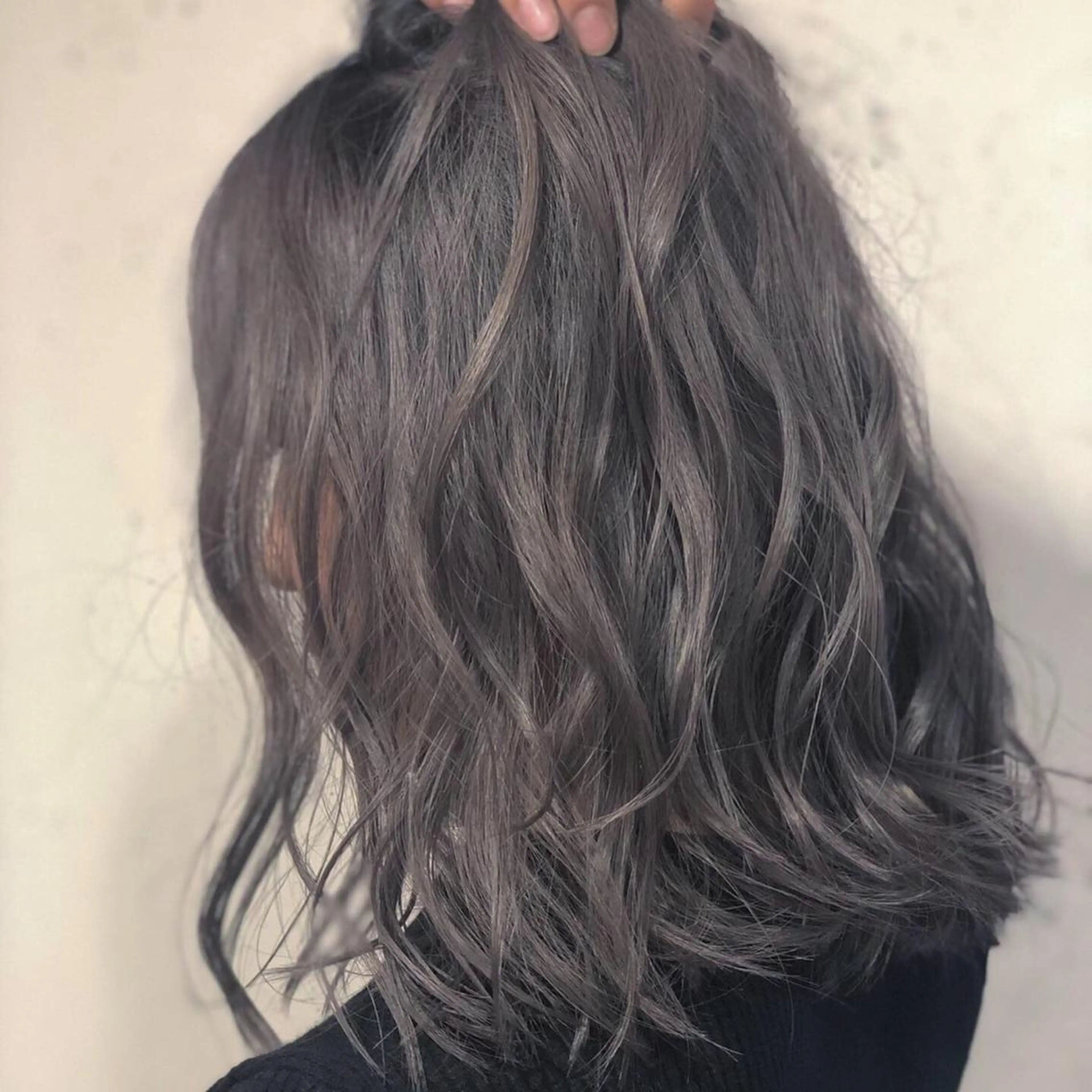 セミロング カラー アッシュ アッシュグレー 透明感カラー 外国人風カラー 田中 貴大のヘアスタイル