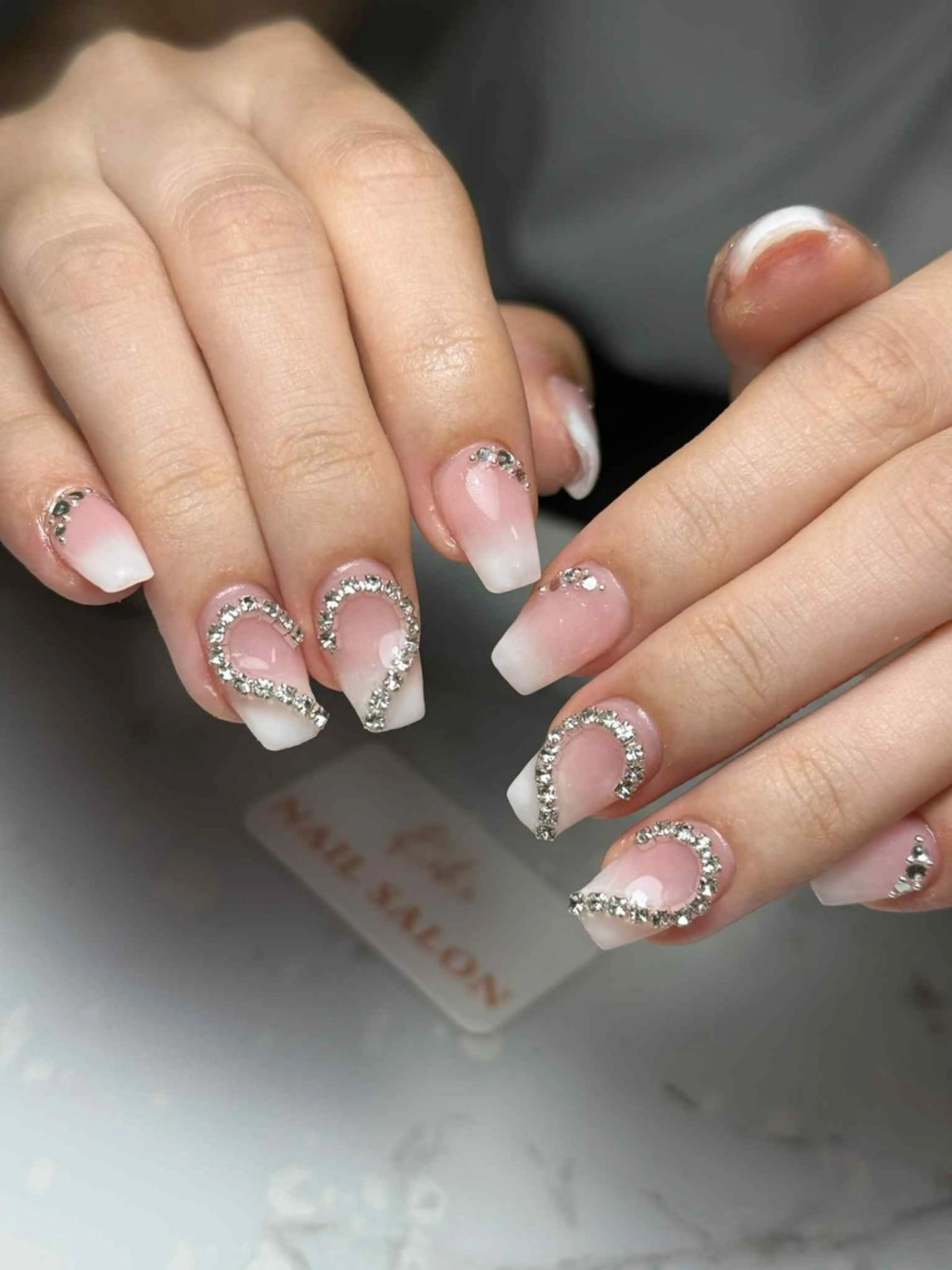 ネイル アートネイル フレンチネイル ジェルネイル グラデーション 韓国ネイル ハンドネイル 💕鈴木ユリ パラジェル/オフ無料のネイルデザイン