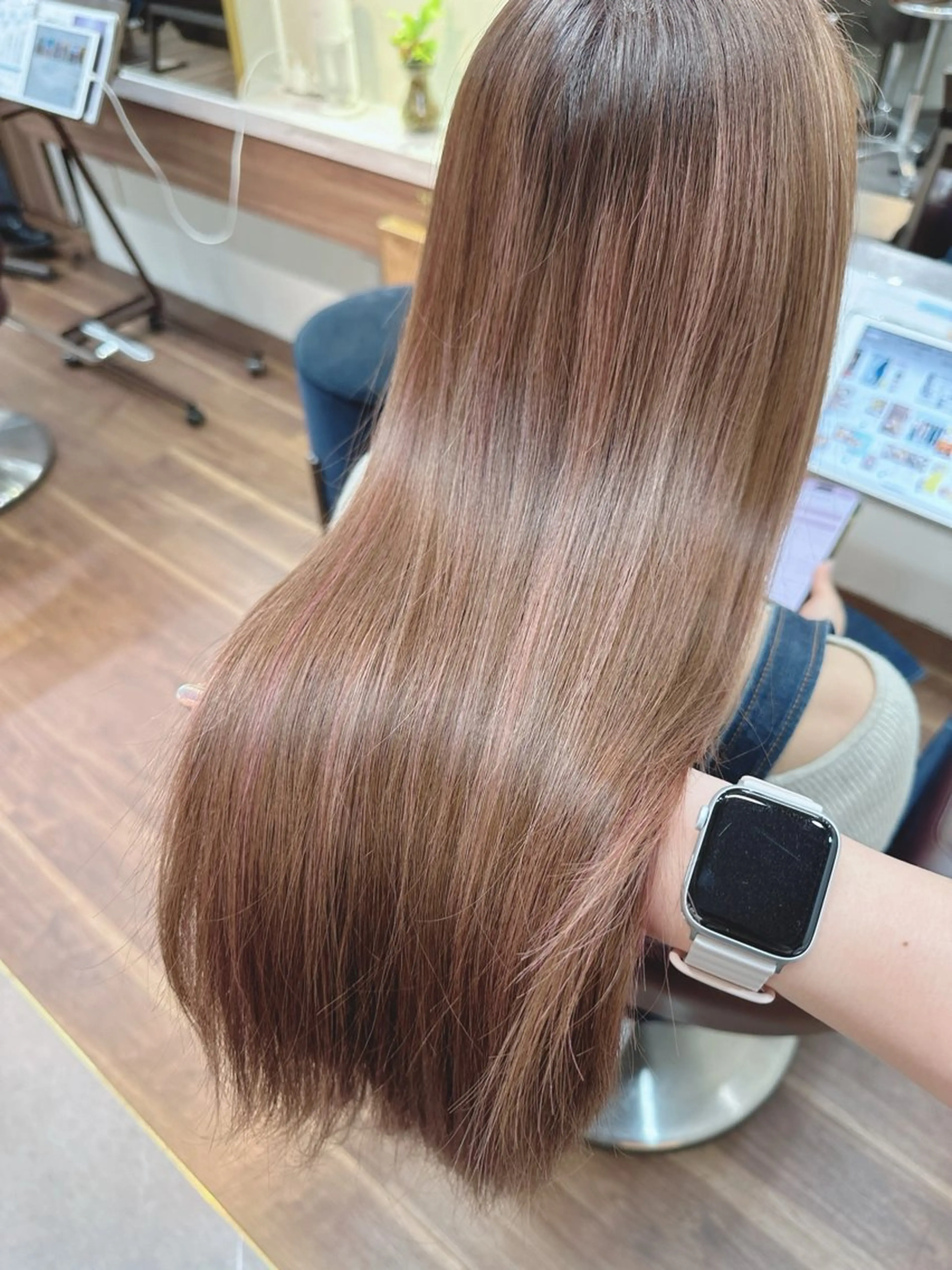 カラー ヘアカラー トリートメント アルボーテルジェ所属・桑村 菜々のヘアスタイル