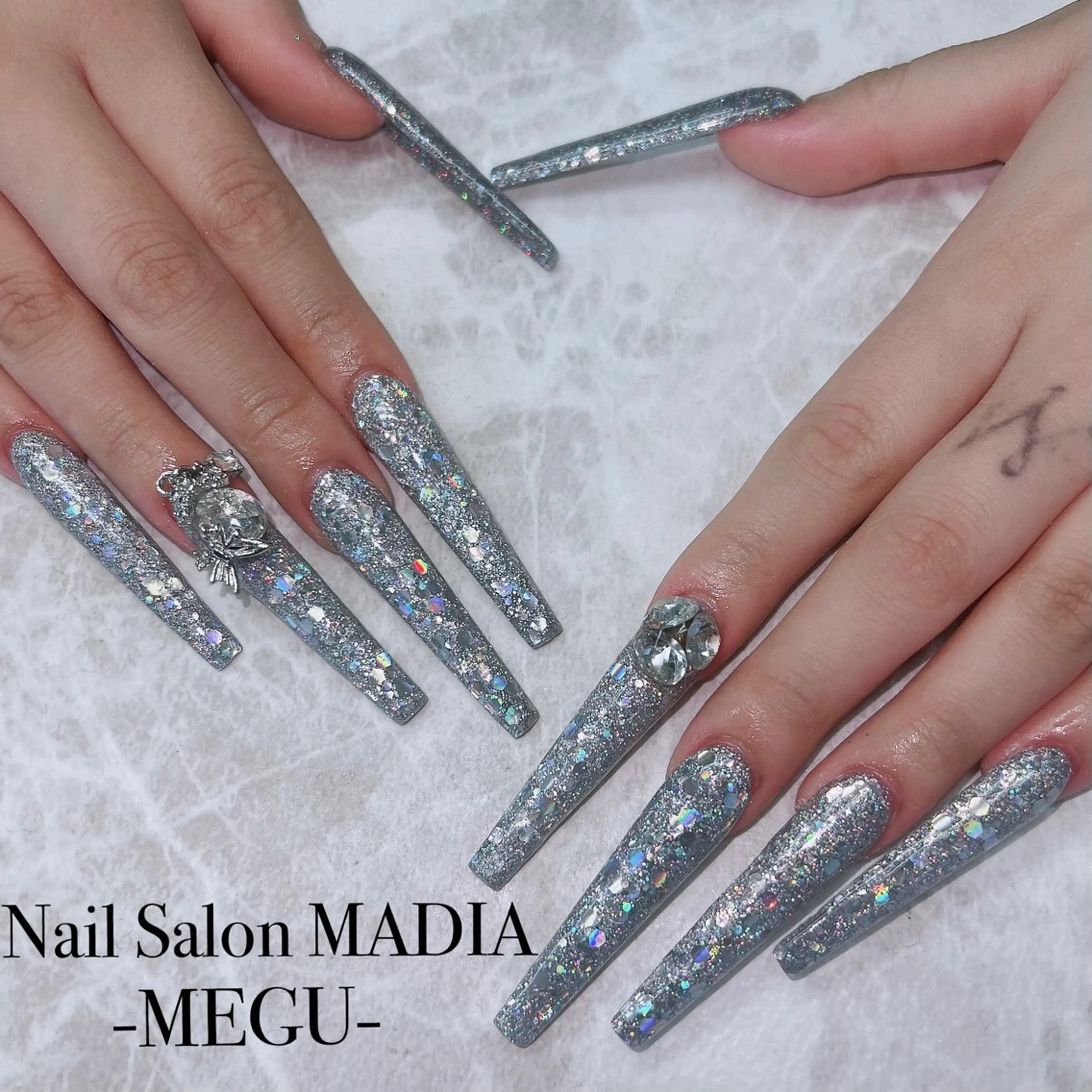 ネイル MADIA藤沢所属・MADIA MEGUのネイルデザイン