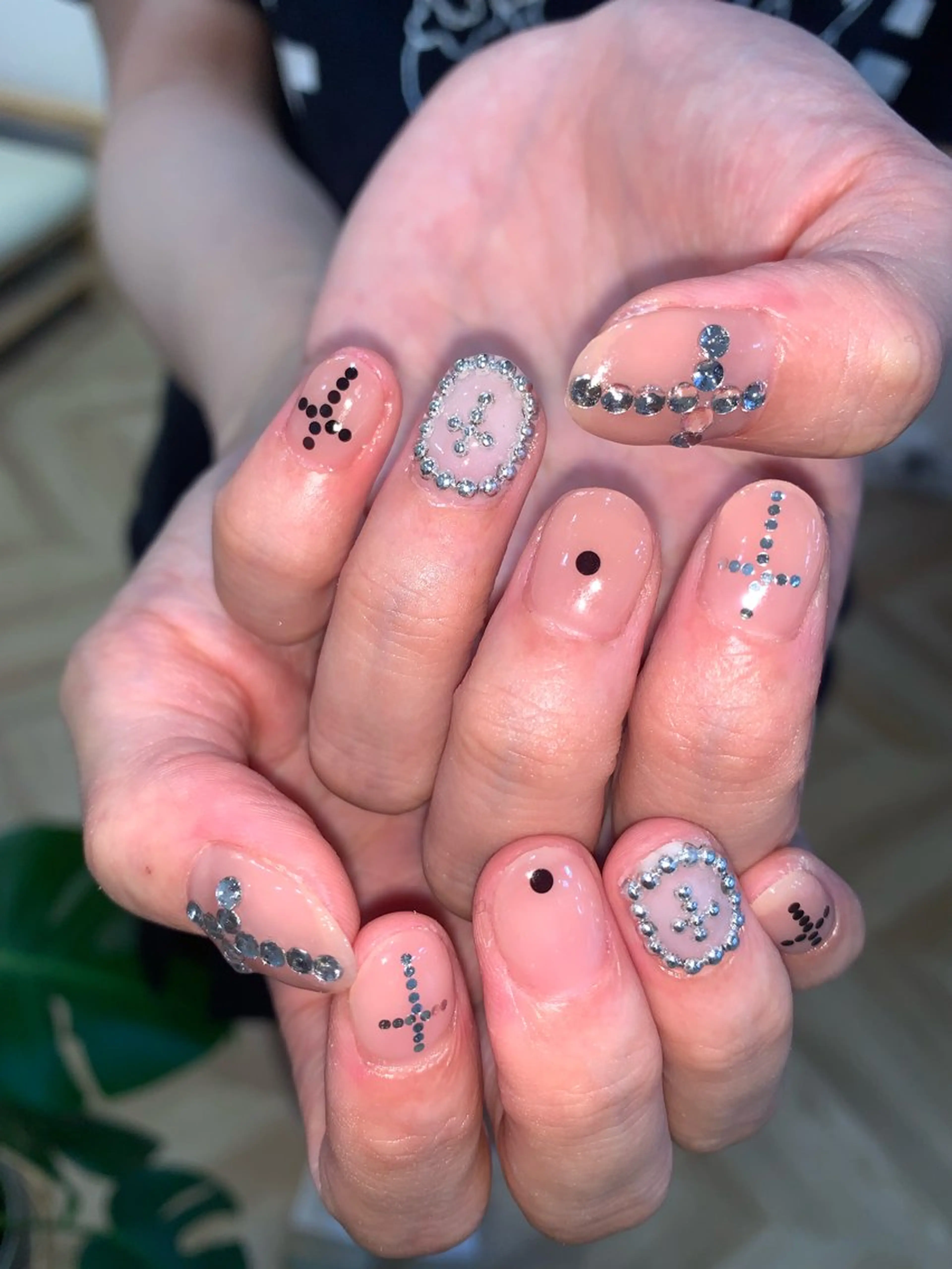 ネイル ハンドネイル NES NAIL所属・さゆり￤推しキャラ ￤ロングネイル🩷のネイルデザイン