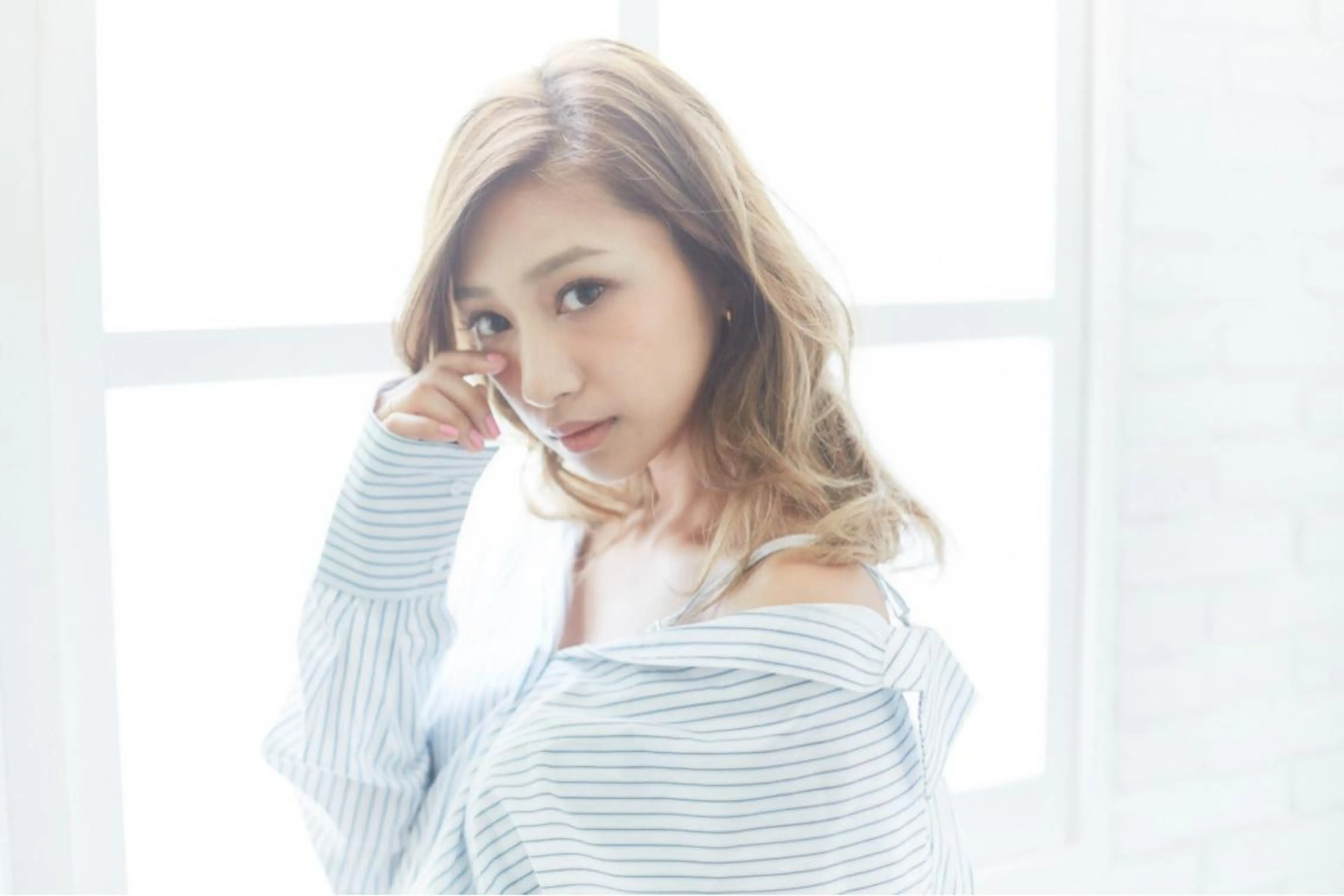 ミディアム カラー THE DAY所属・AKI HASHIMOTOのヘアスタイル