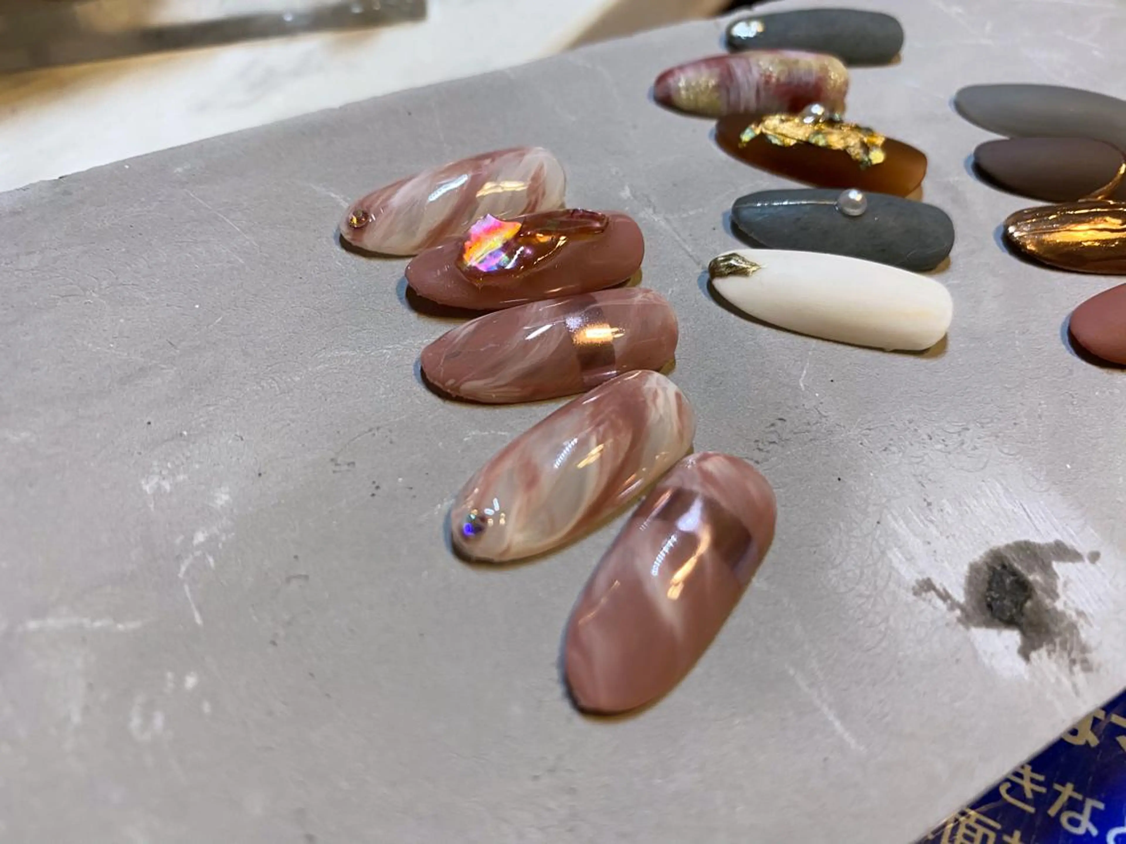 ネイル ミラーネイル 🌿Charme🌿 MAIのネイルデザイン