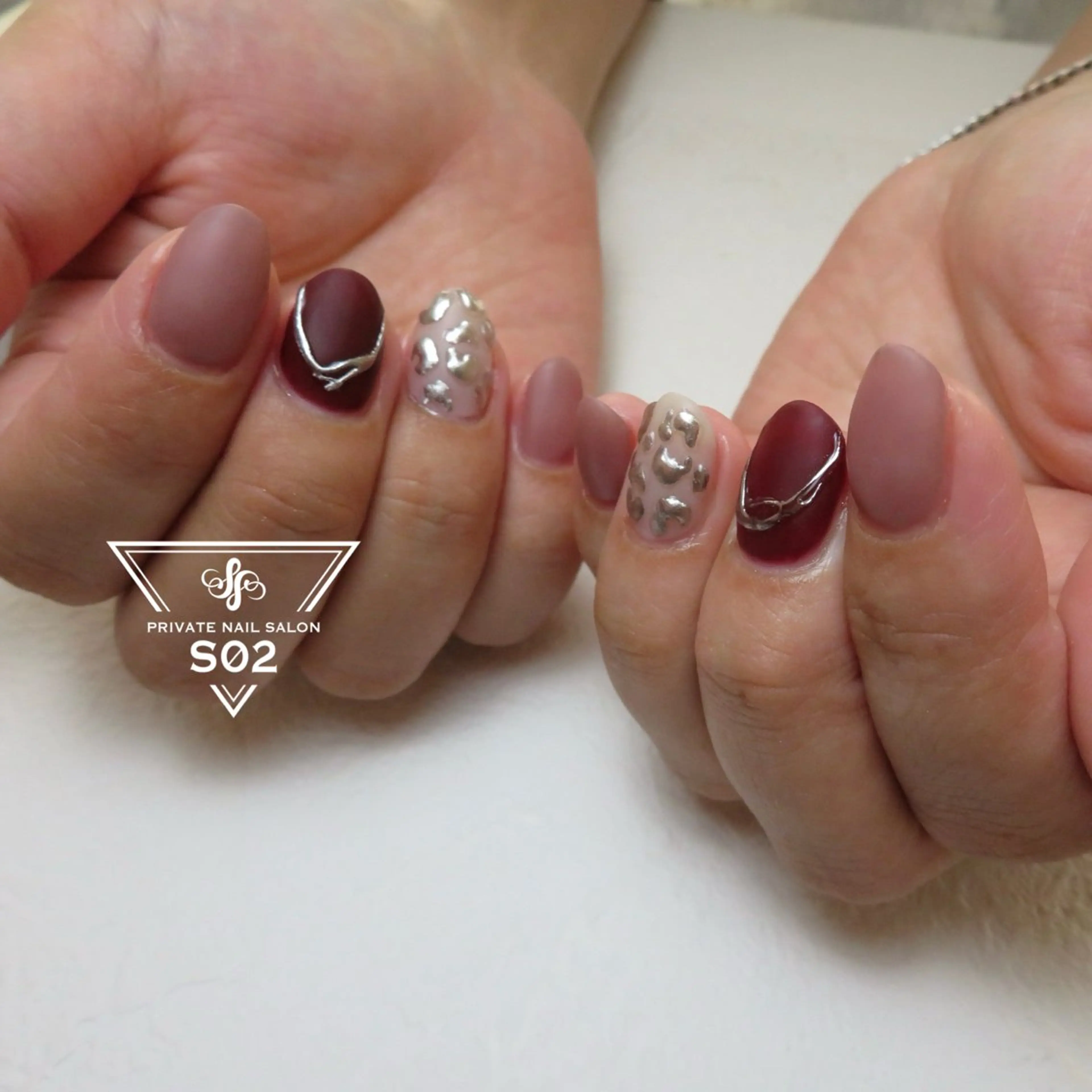 ネイル アートネイル ボルドー マットネイル ミラーネイル 持ち込み S02 𝙲𝚑𝚒𝚎のネイルデザイン