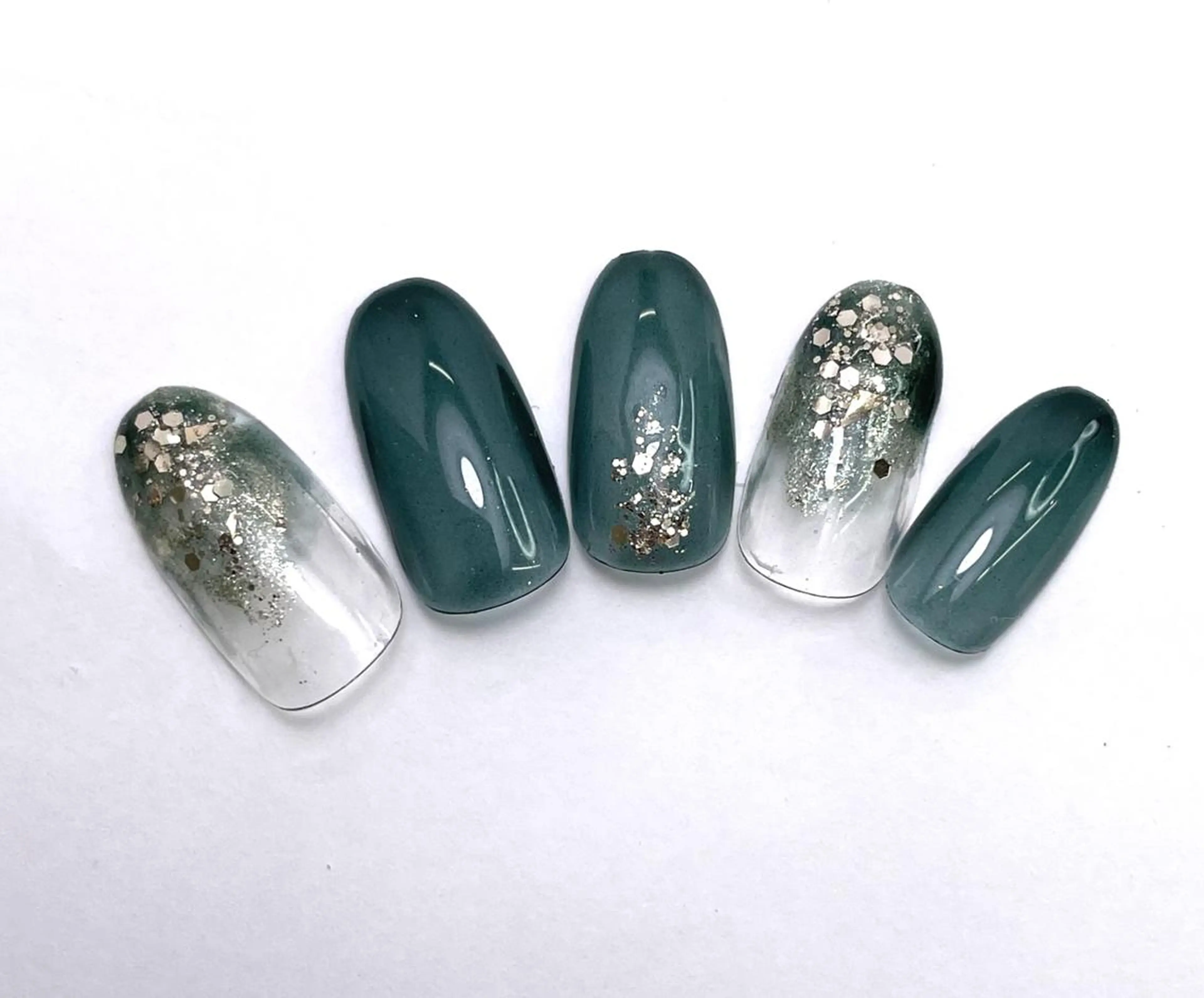 ネイル ラメ(グリッター) ニュアンスネイル イワサキ  のネイルデザイン