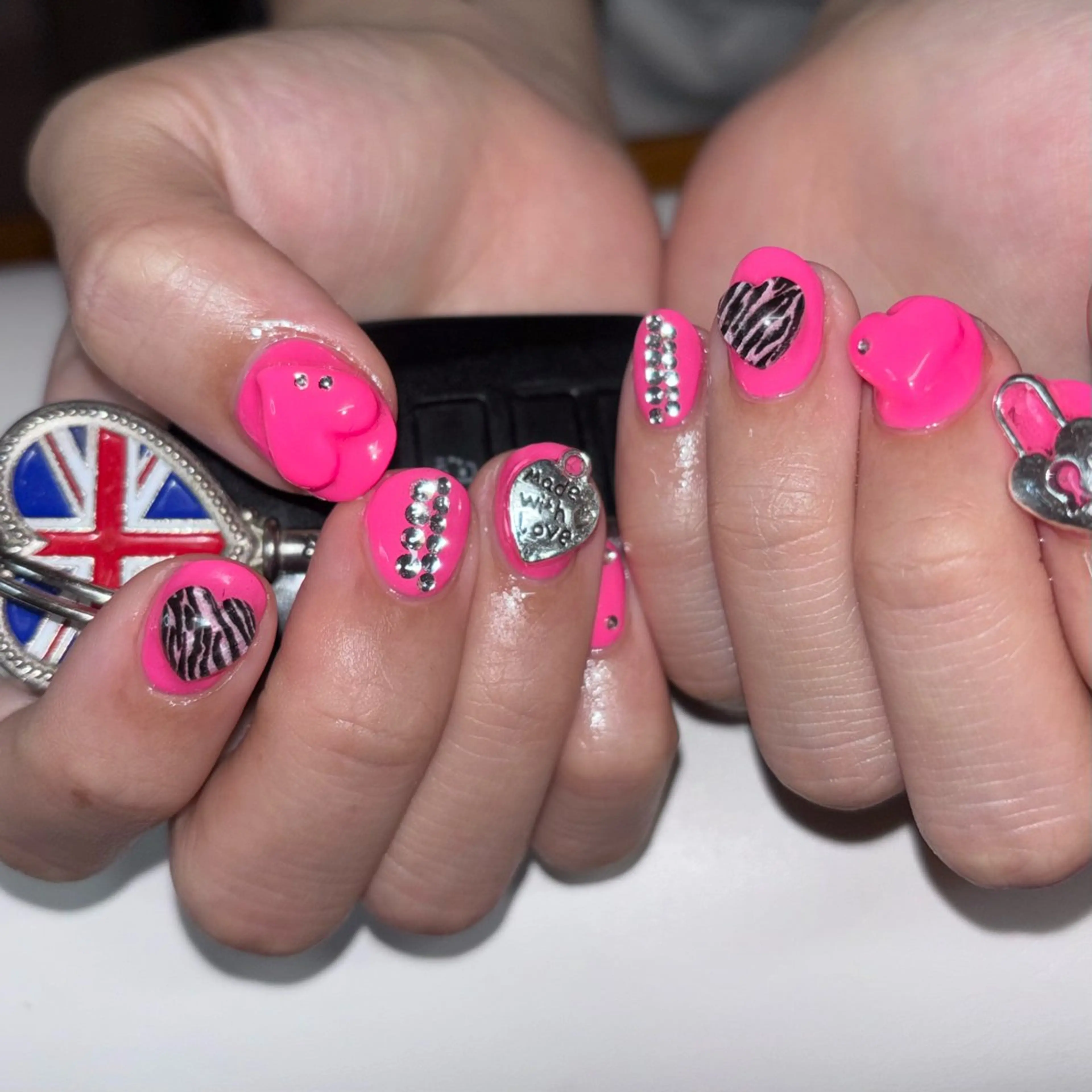 ネイル ピンク ショートネイル Kiki / art nailのネイルデザイン