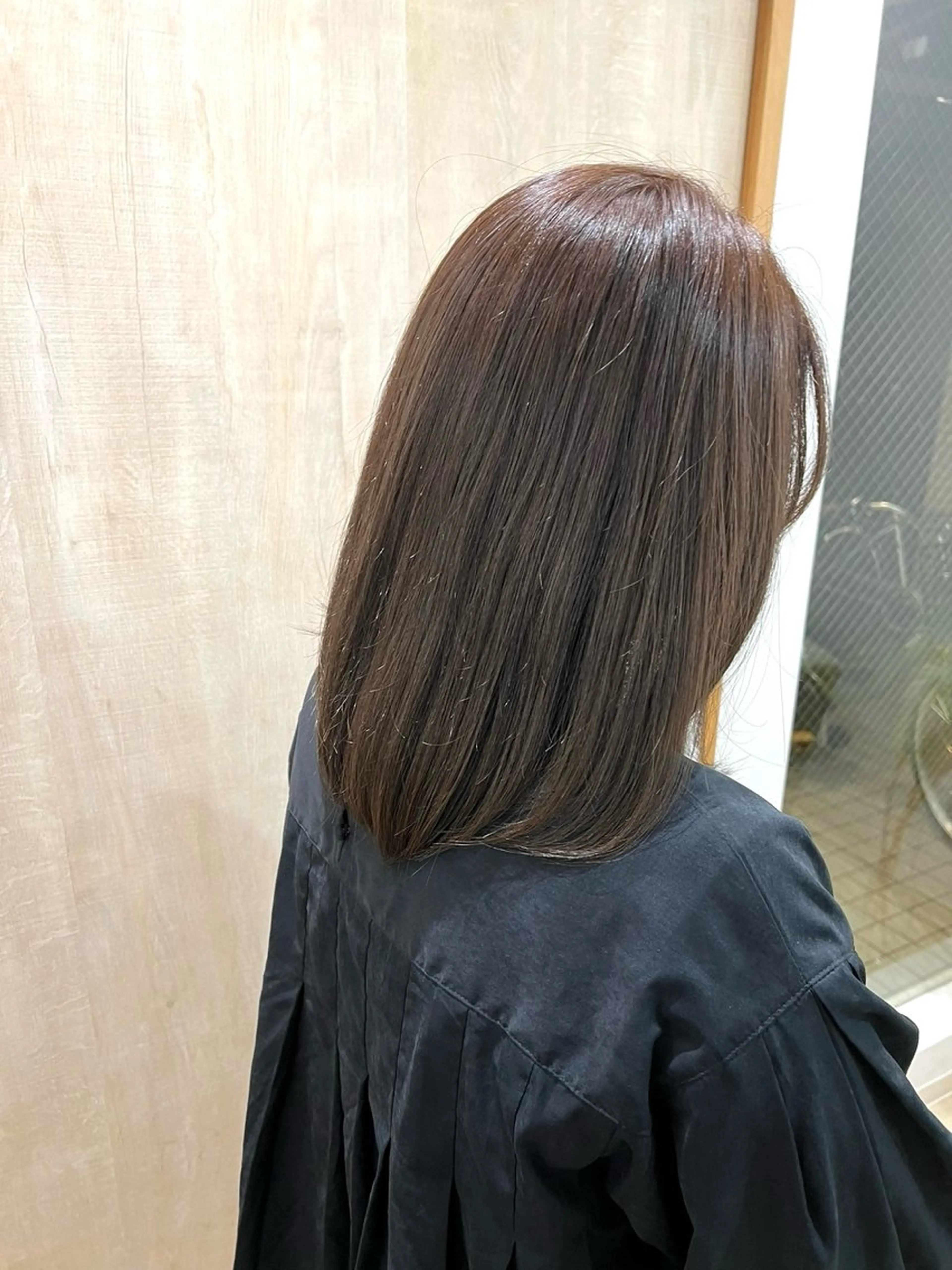 ミディアム チョコレートブラウン scena(シーナ)所属・『大西　陸』 透明感color🔆のヘアスタイル