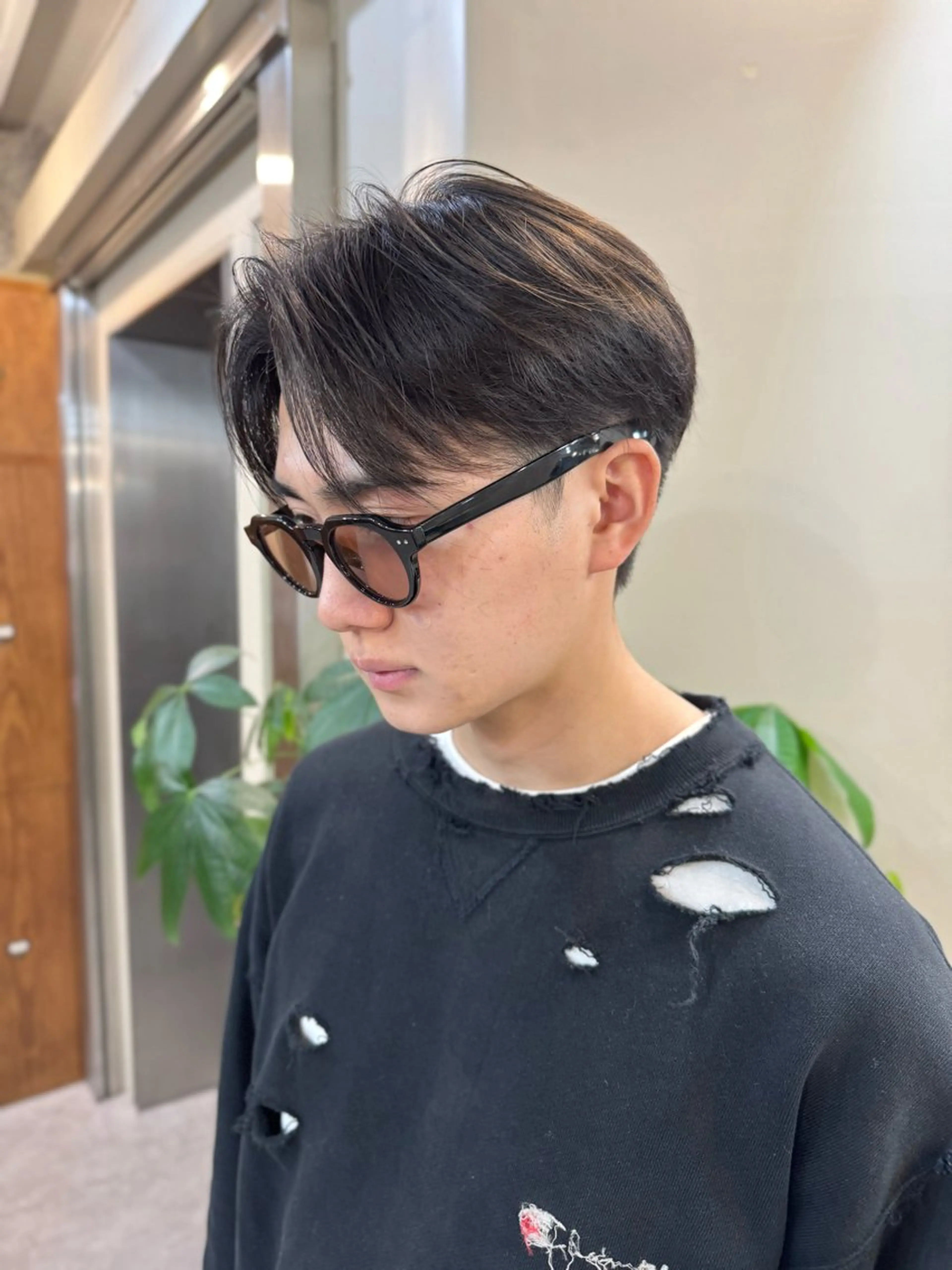 ショート パーマ メンズ カット 縮毛矯正 メンズ職人/センター パート/富沢真斗のヘアスタイル