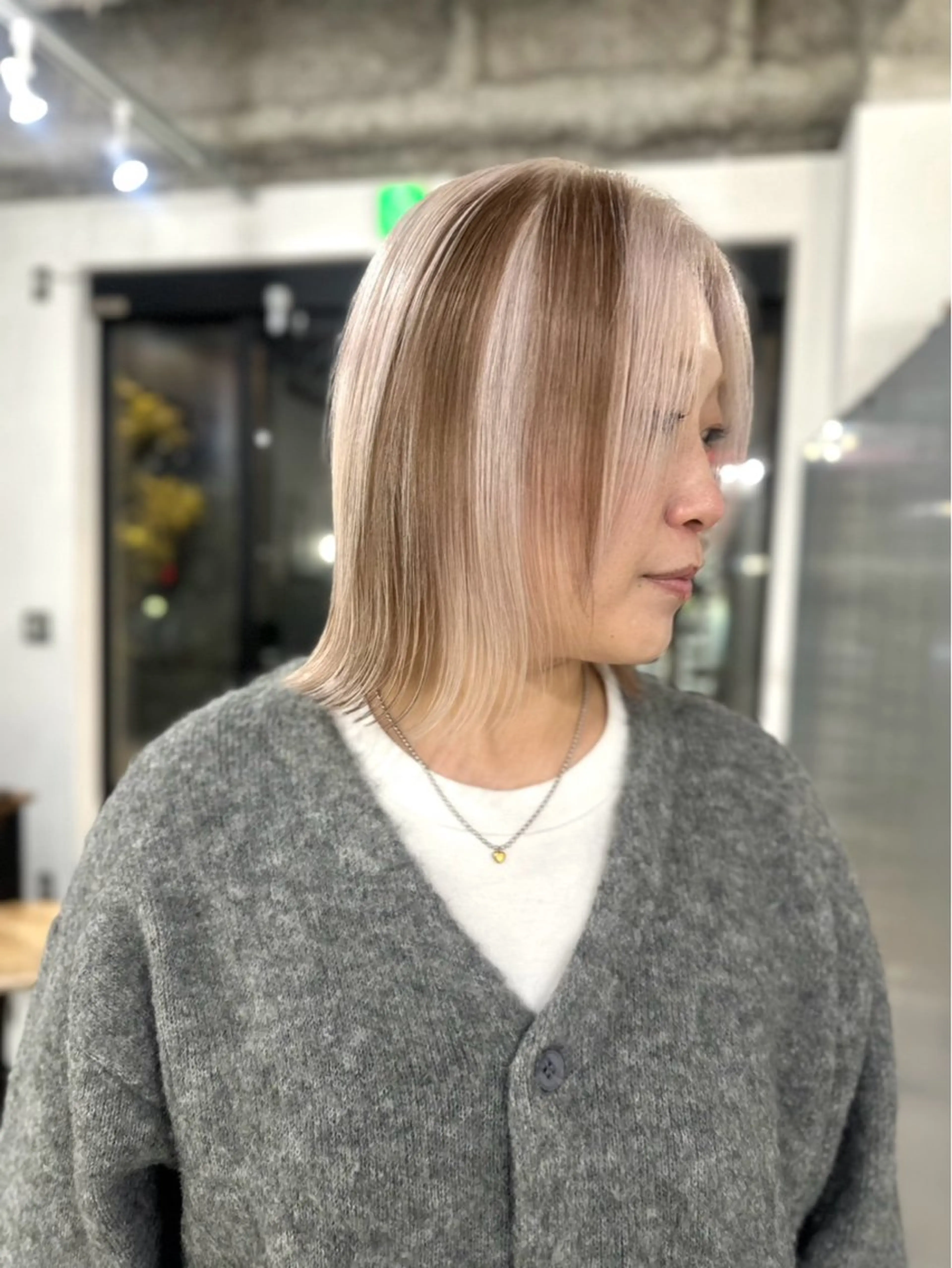 カラー ベージュカラー ホワイトベージュ ヘアカラー 🩵HOLLY🩵 カレン🩵モデルのヘアスタイル