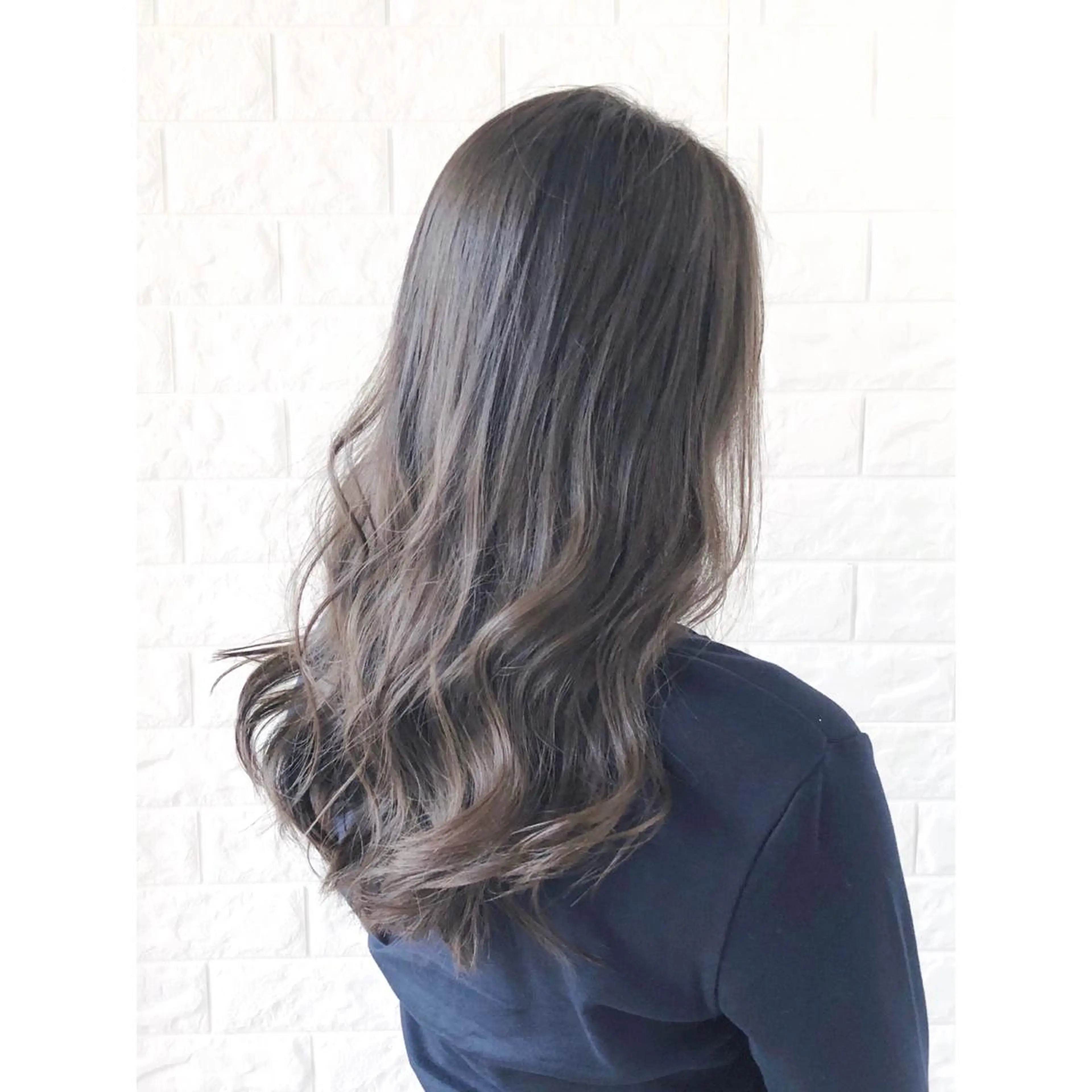 セミロング カラー アッシュ アッシュブラウン ブラウンカラー イルミナカラー KIZU 髪質改善 オカルト怪談のヘアスタイル