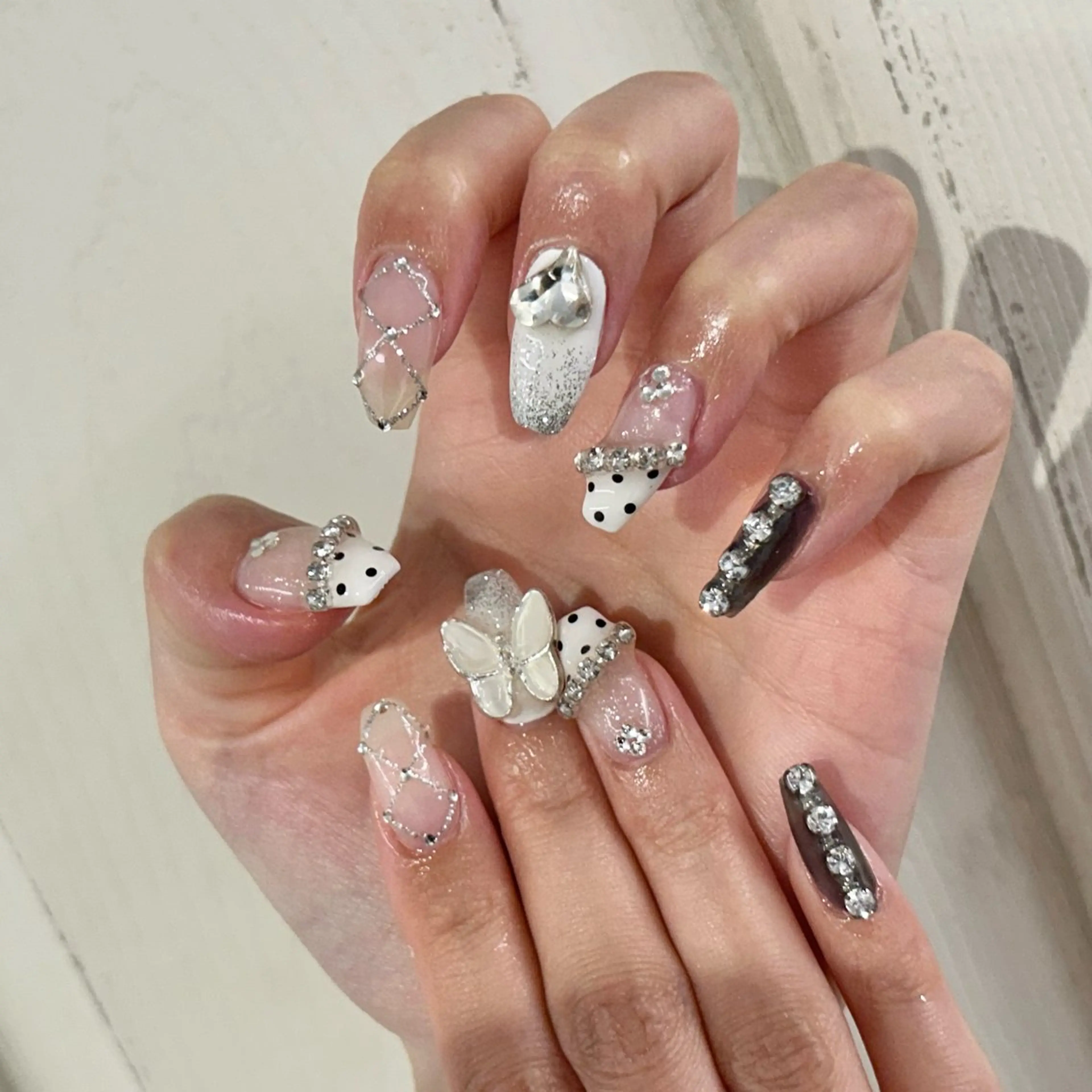 ネイル ハンドネイル 髙橋 直央のネイルデザイン