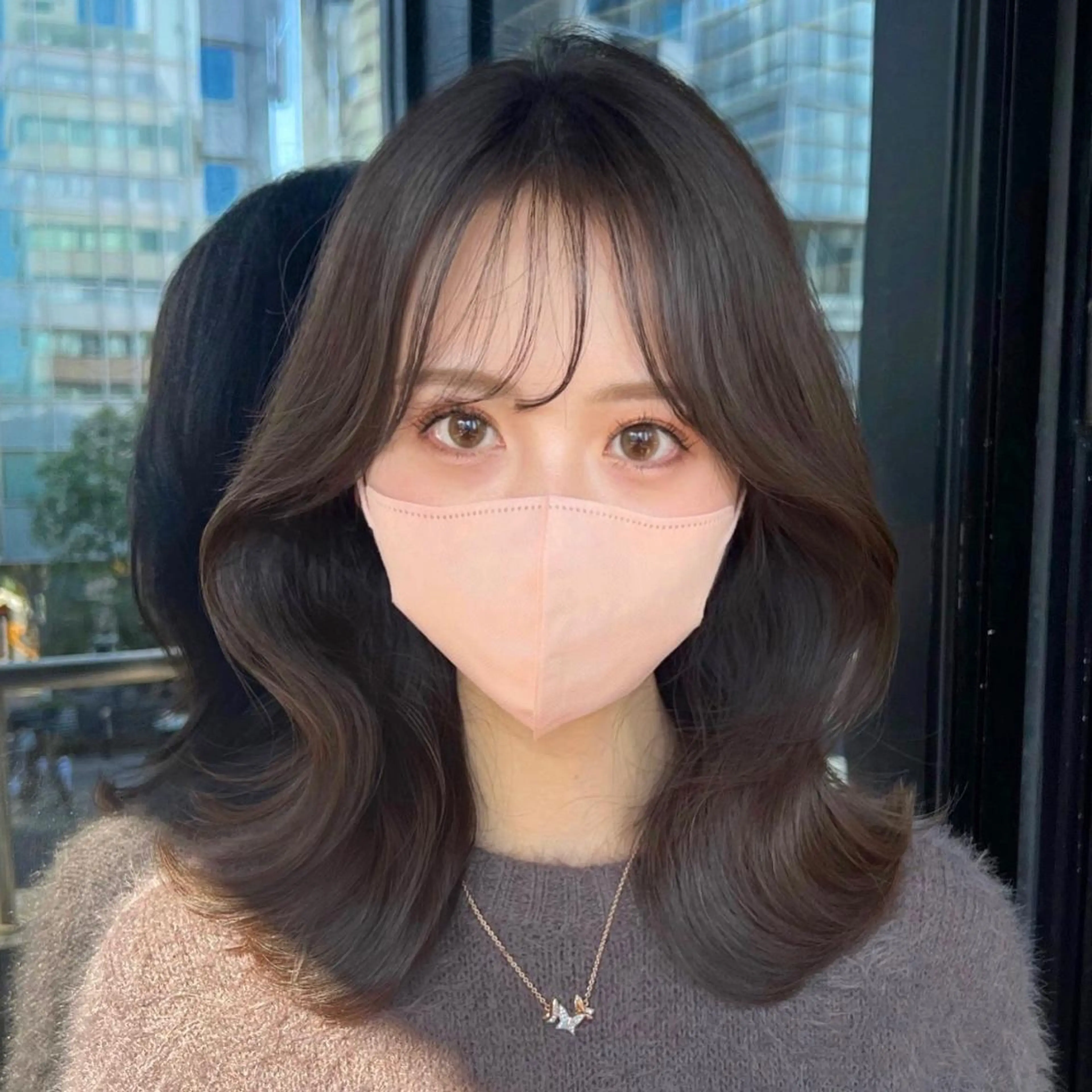 ミディアム カット ヘアカラー トリートメント 韓国ヘア♡ 顔まわりカットayaのヘアスタイル