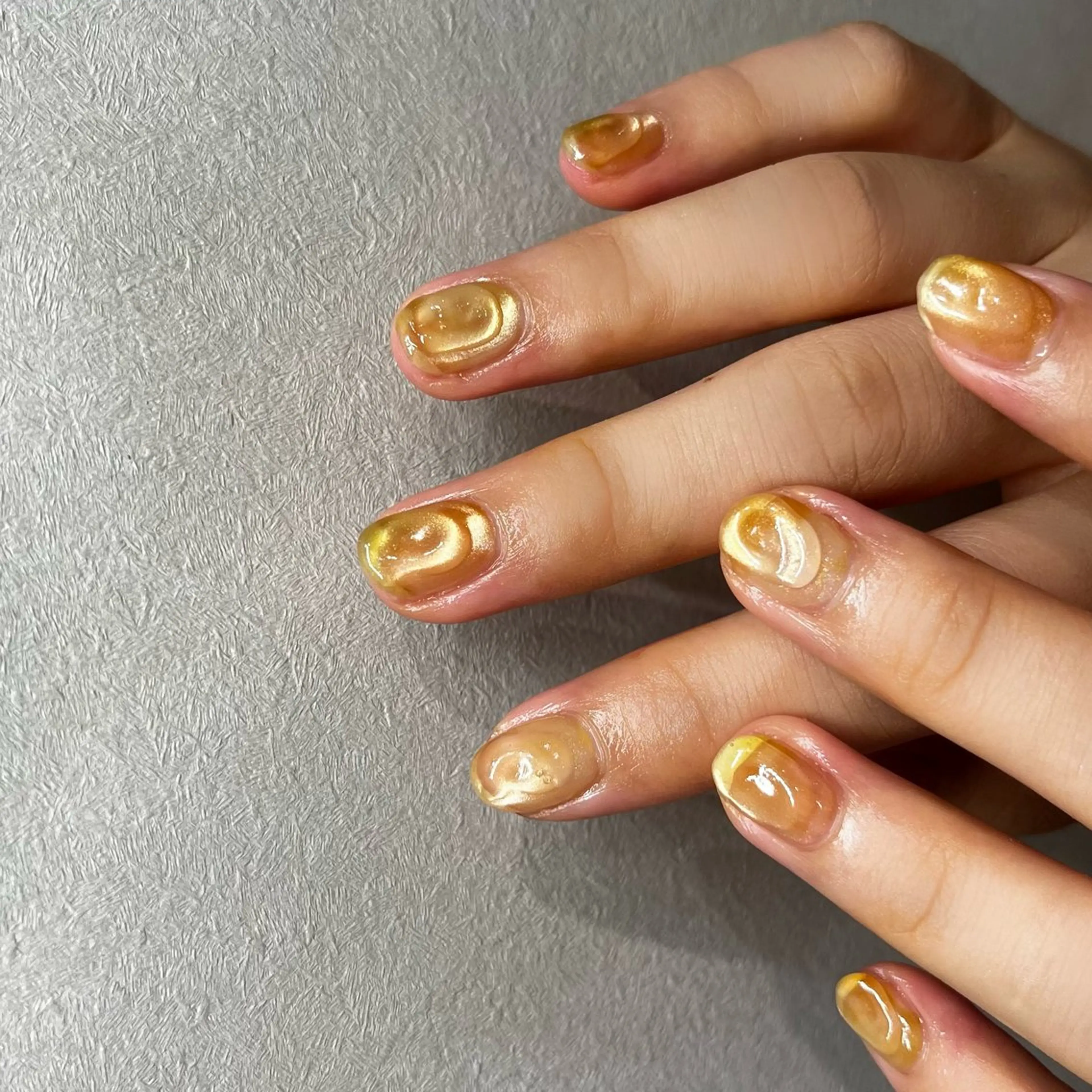 ネイル グラデーション マグネットネイル ニュアンスネイル ぷっくりネイル 夏ネイル nail&care salon soa所属・soa/美容液ケアで 自爪を育てるネイルのネイルデザイン