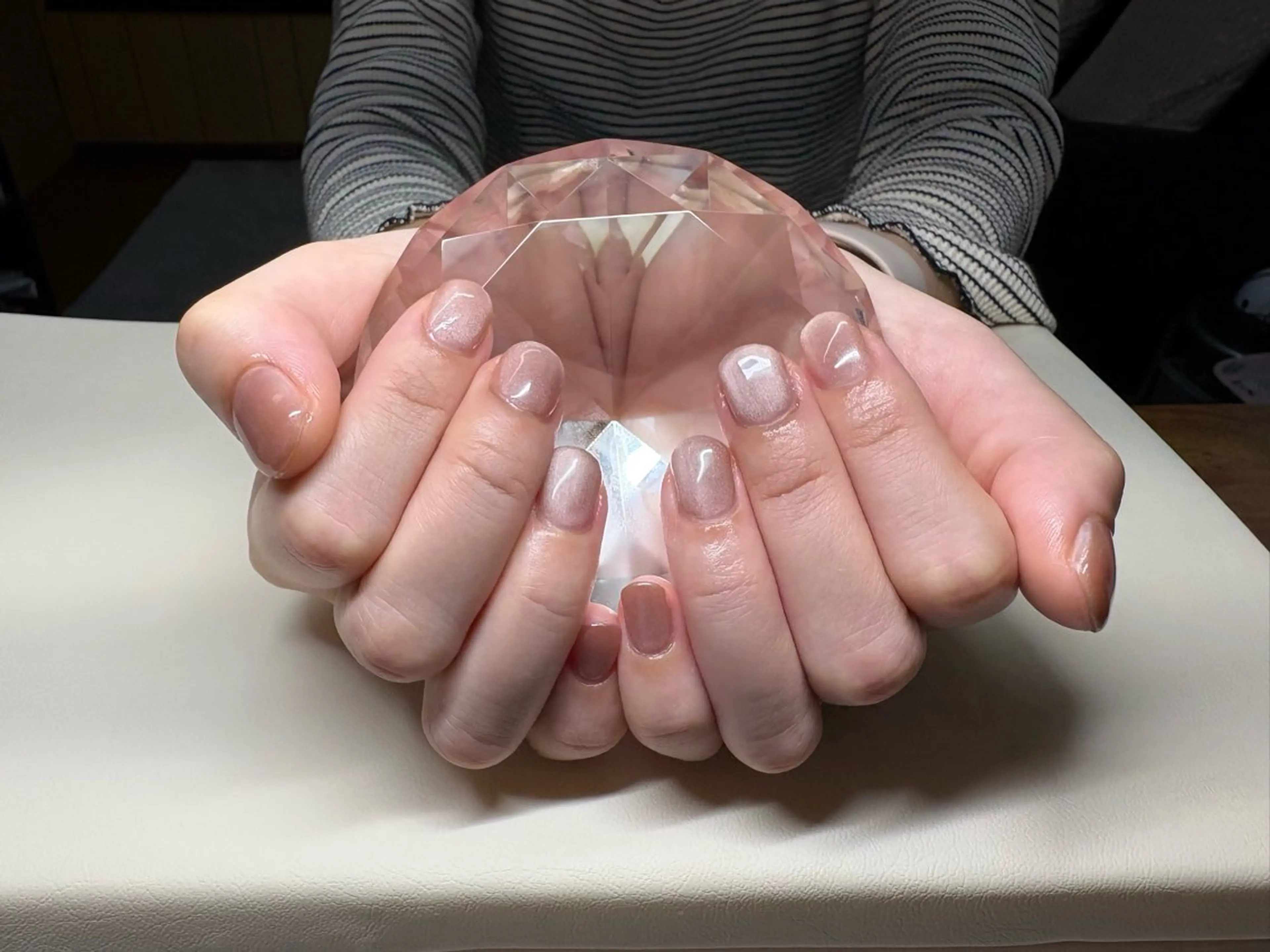 ネイル ワンカラーネイル Rainbow Moonのネイルデザイン