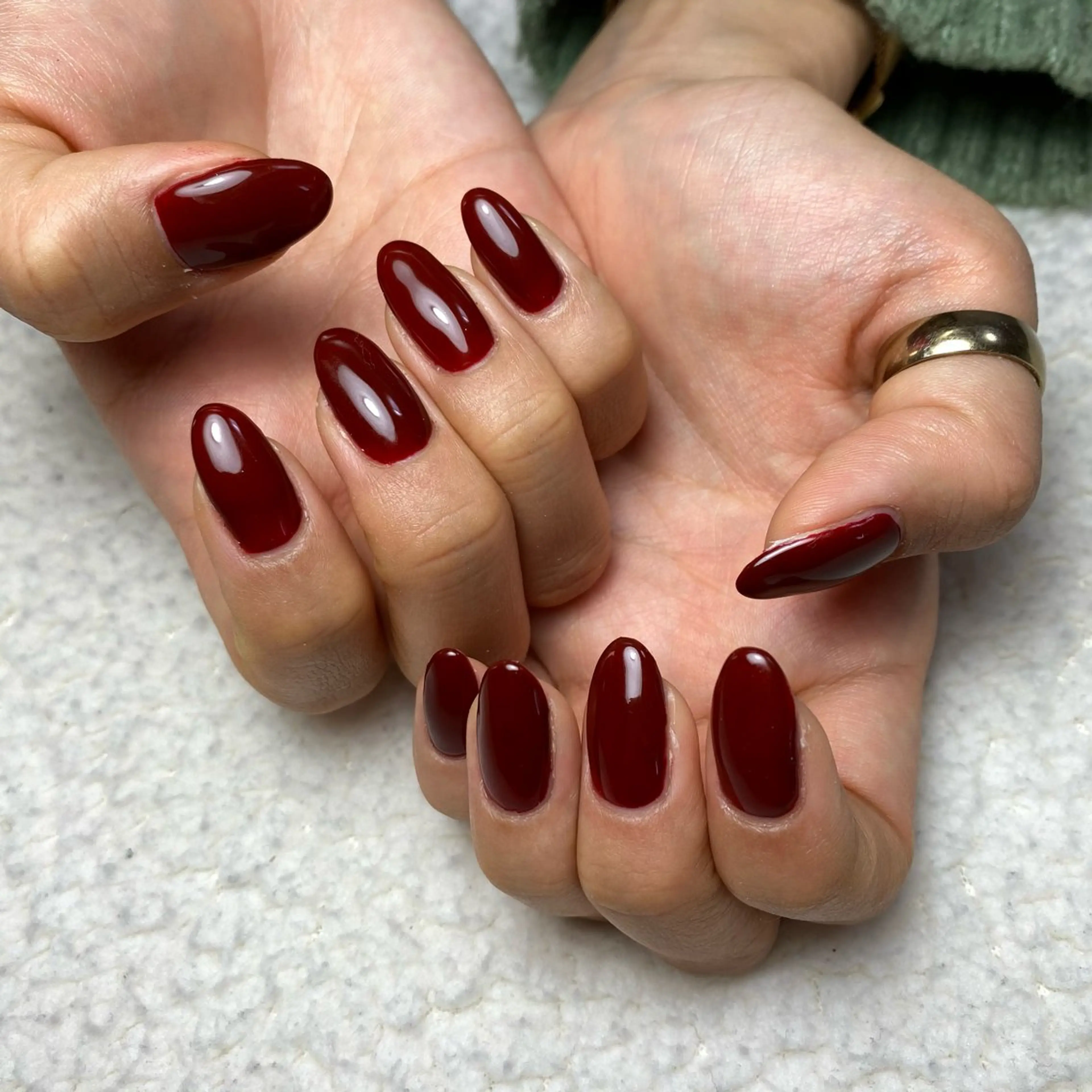 ネイル ボルドー ワンカラーネイル シンプルネイル ハンドネイル COCO+所属・COCO +のエステ・リラクイメージ