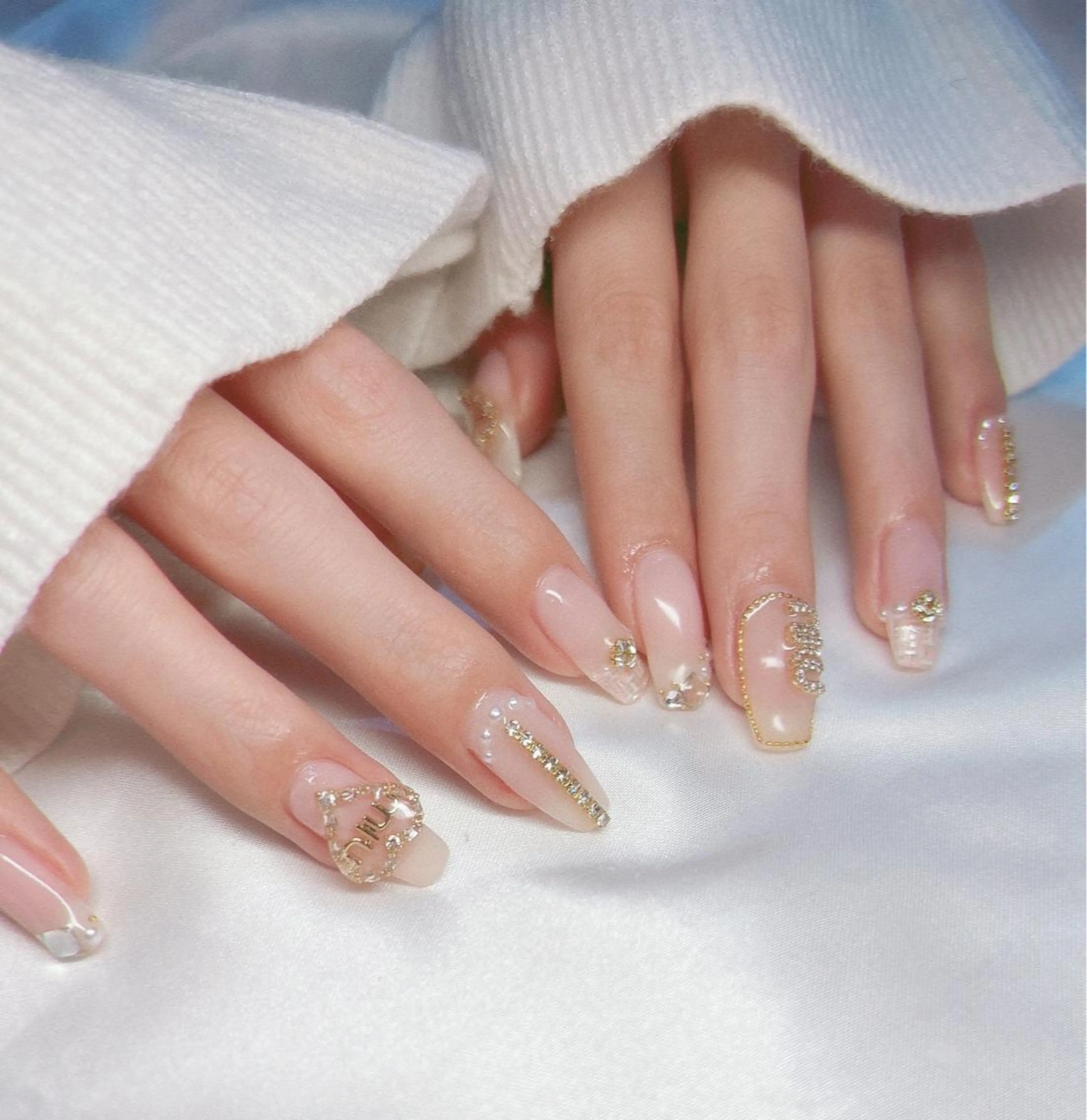 ネイル フレンチネイル ジェルネイル 韓国ネイル 持ち込み パラジェル ちゅるんネイル🪄 耳ツボジュエリー🔗のネイルデザイン