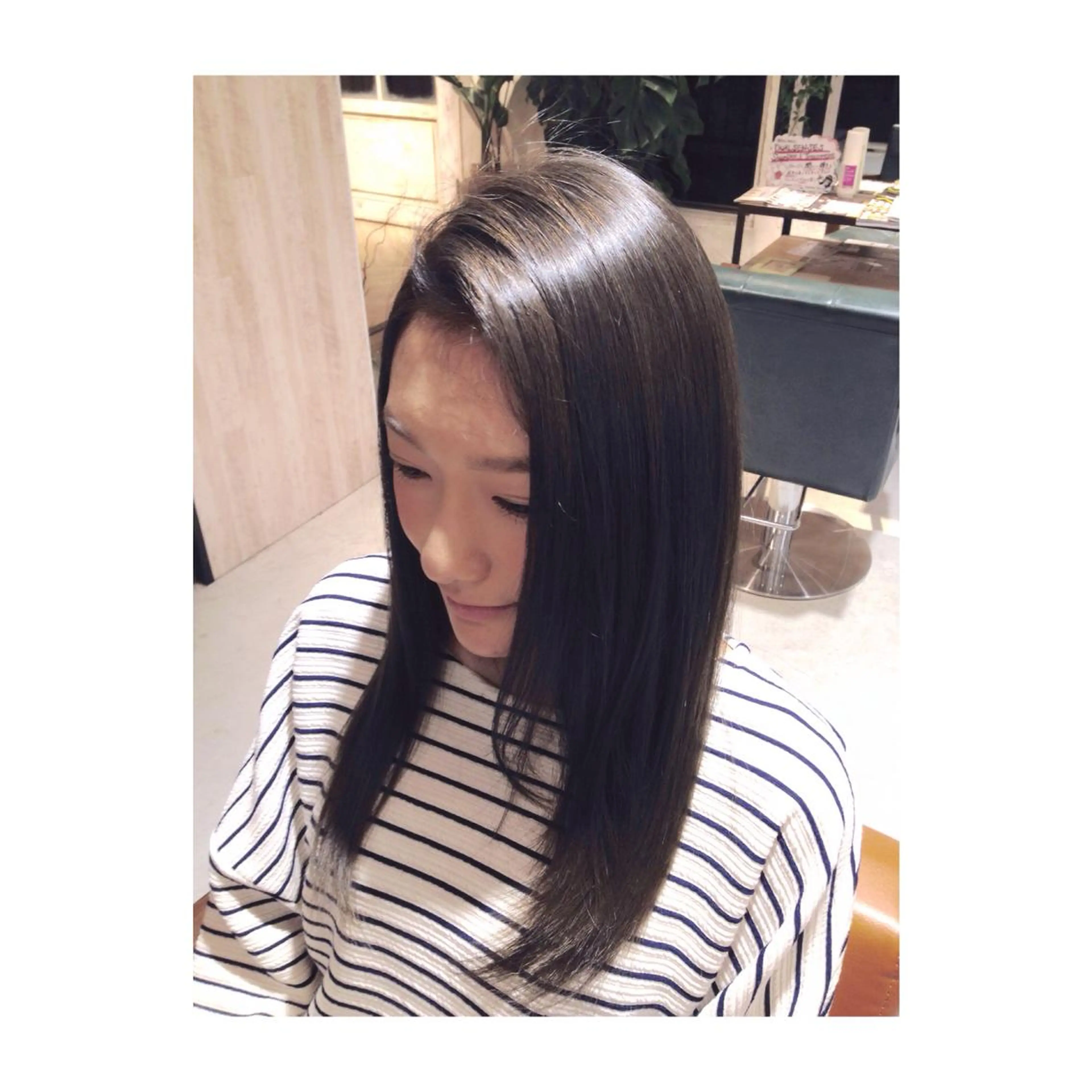 セミロング ロング カラー ダークグレー ダークグレージュ グレージュ アオガミ （前髪顔周りカット）のヘアスタイル