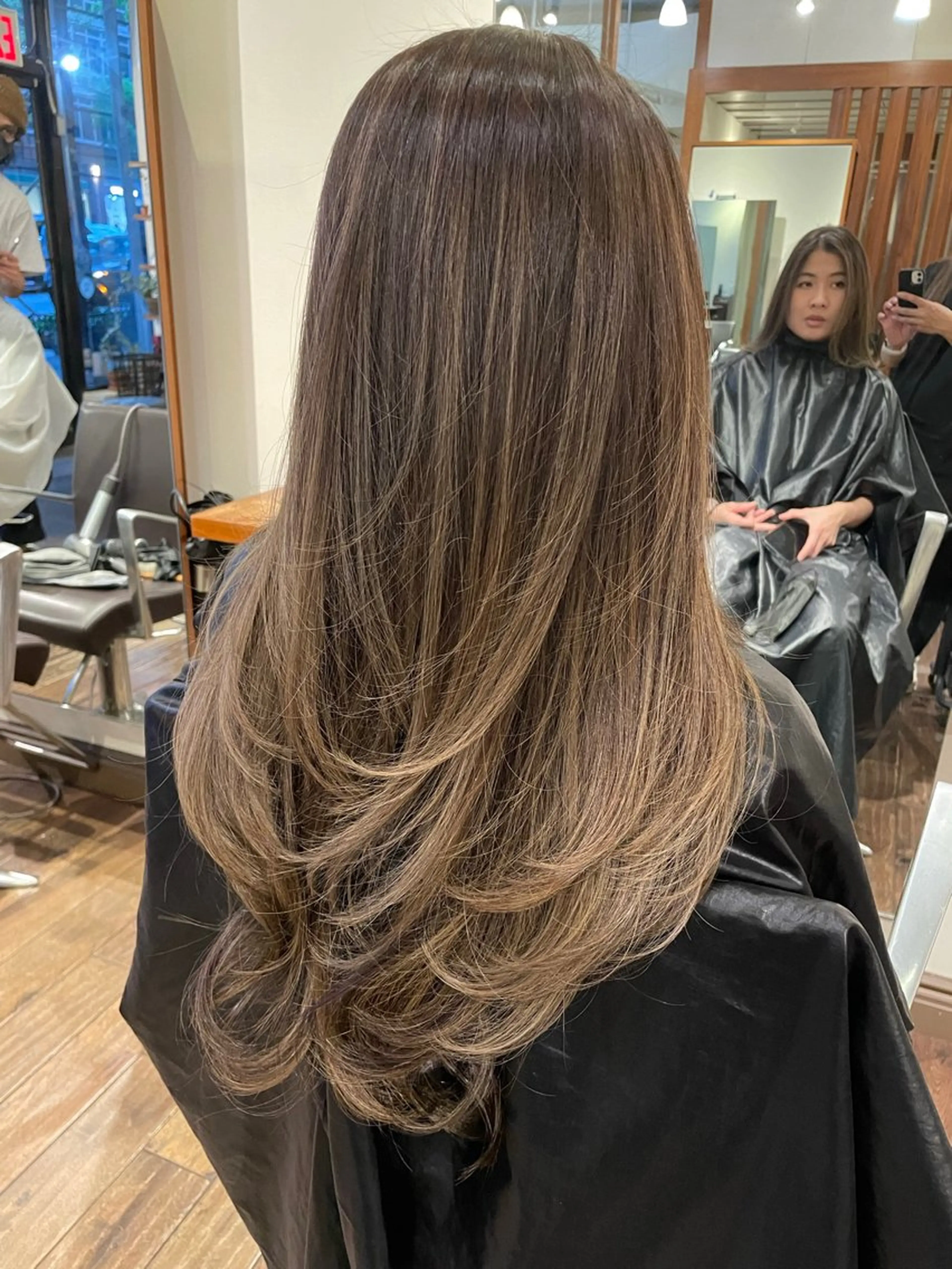 ロング AFLOAT SAYURIのヘアスタイル