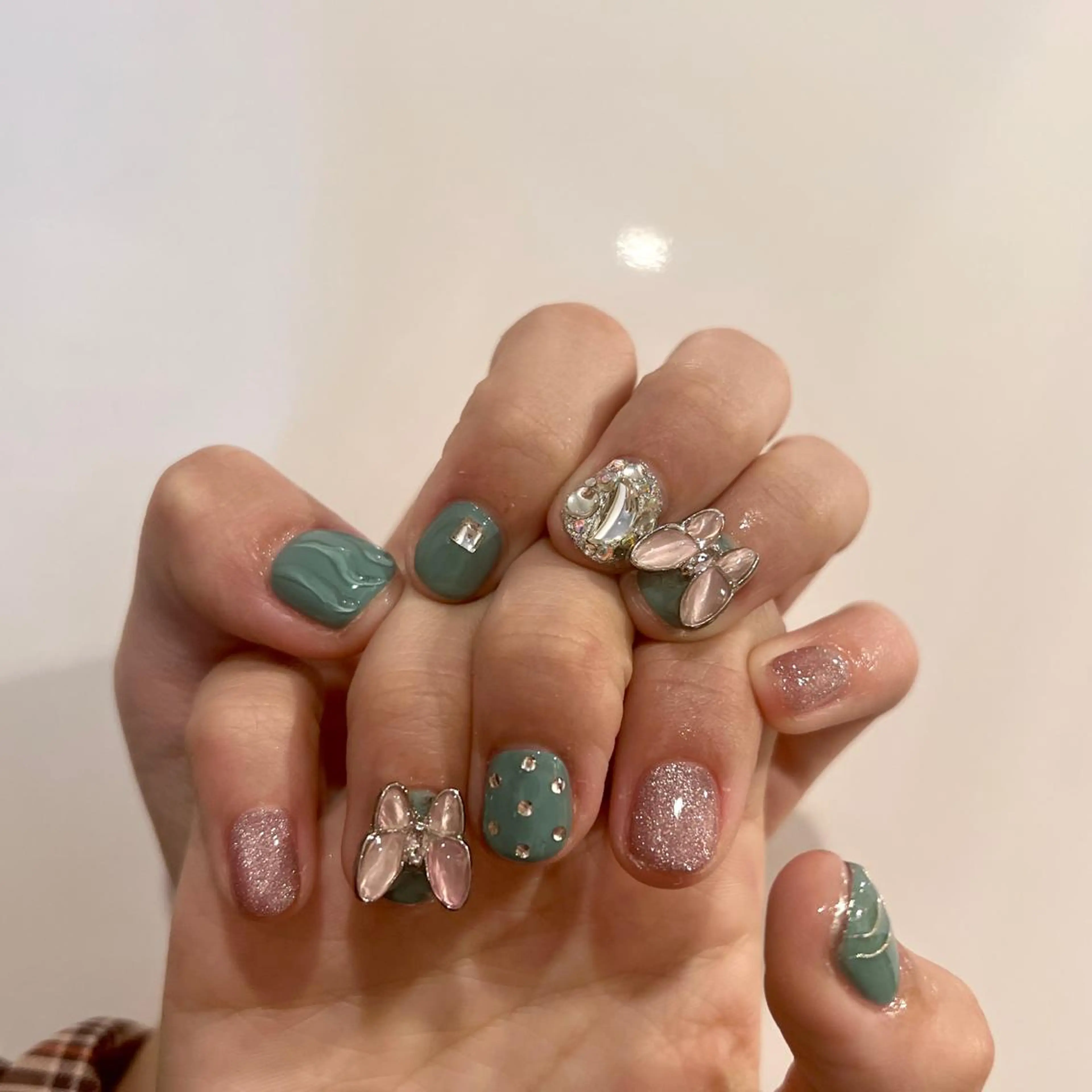 ネイル 黒葛原 めぐみのネイルデザイン