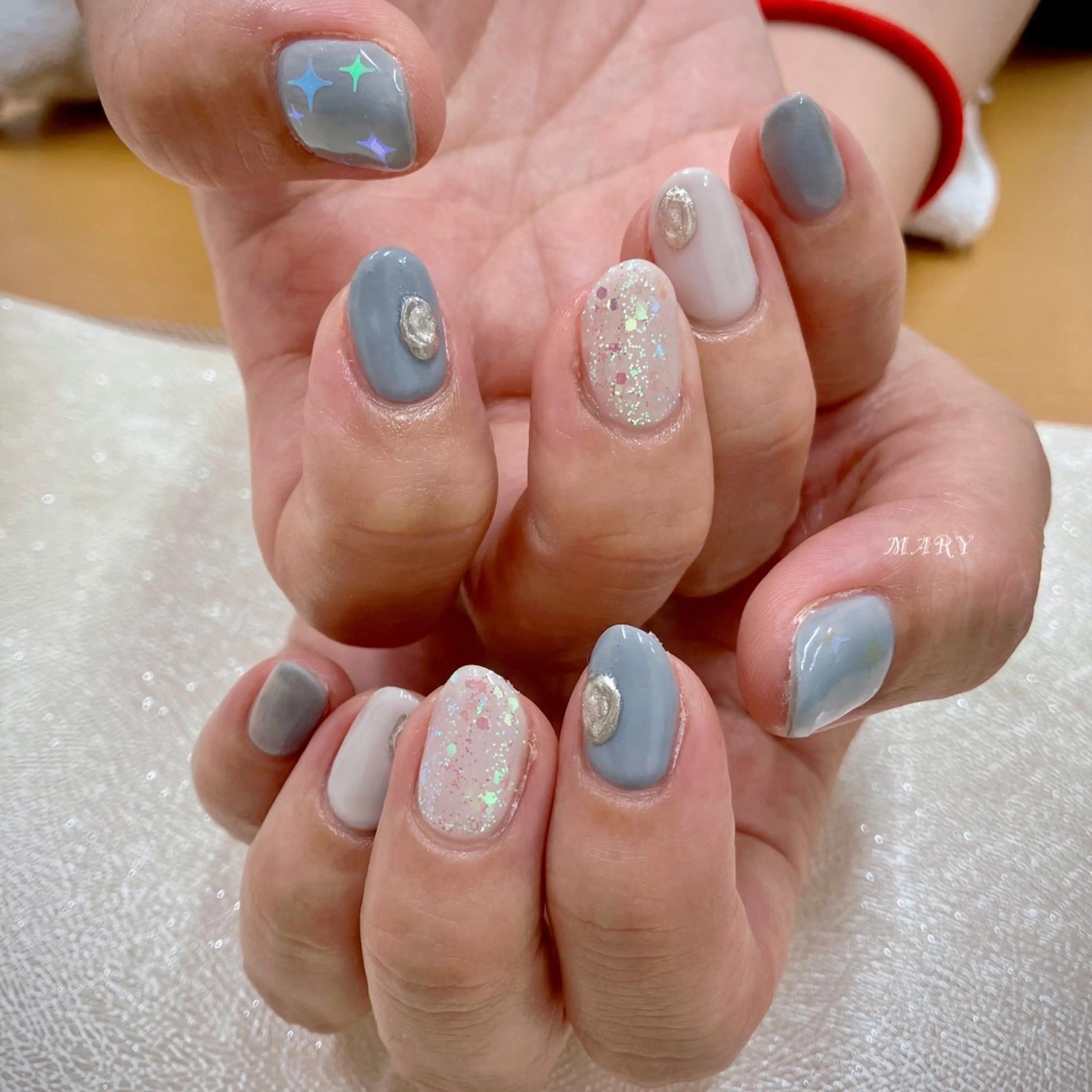 ネイル キラキラネイル 水色 マグネットネイル ミラーネイル ニュアンスネイル ハンドネイル Mary nail所属・Mary nail .narumiのネイルデザイン