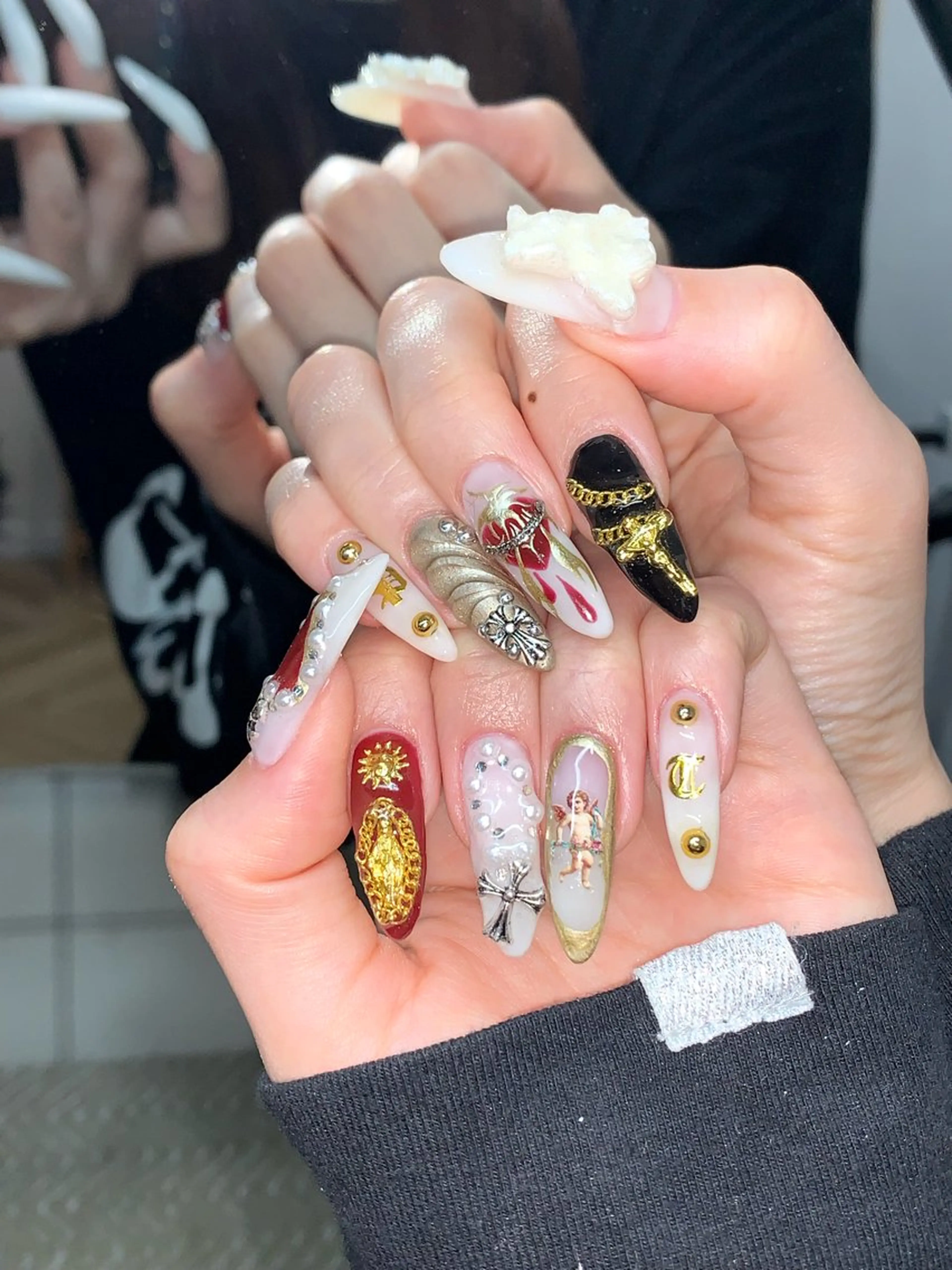 ネイル ハンドネイル NES NAIL所属・さゆり￤推しキャラ ￤ロングネイル🩷のネイルデザイン