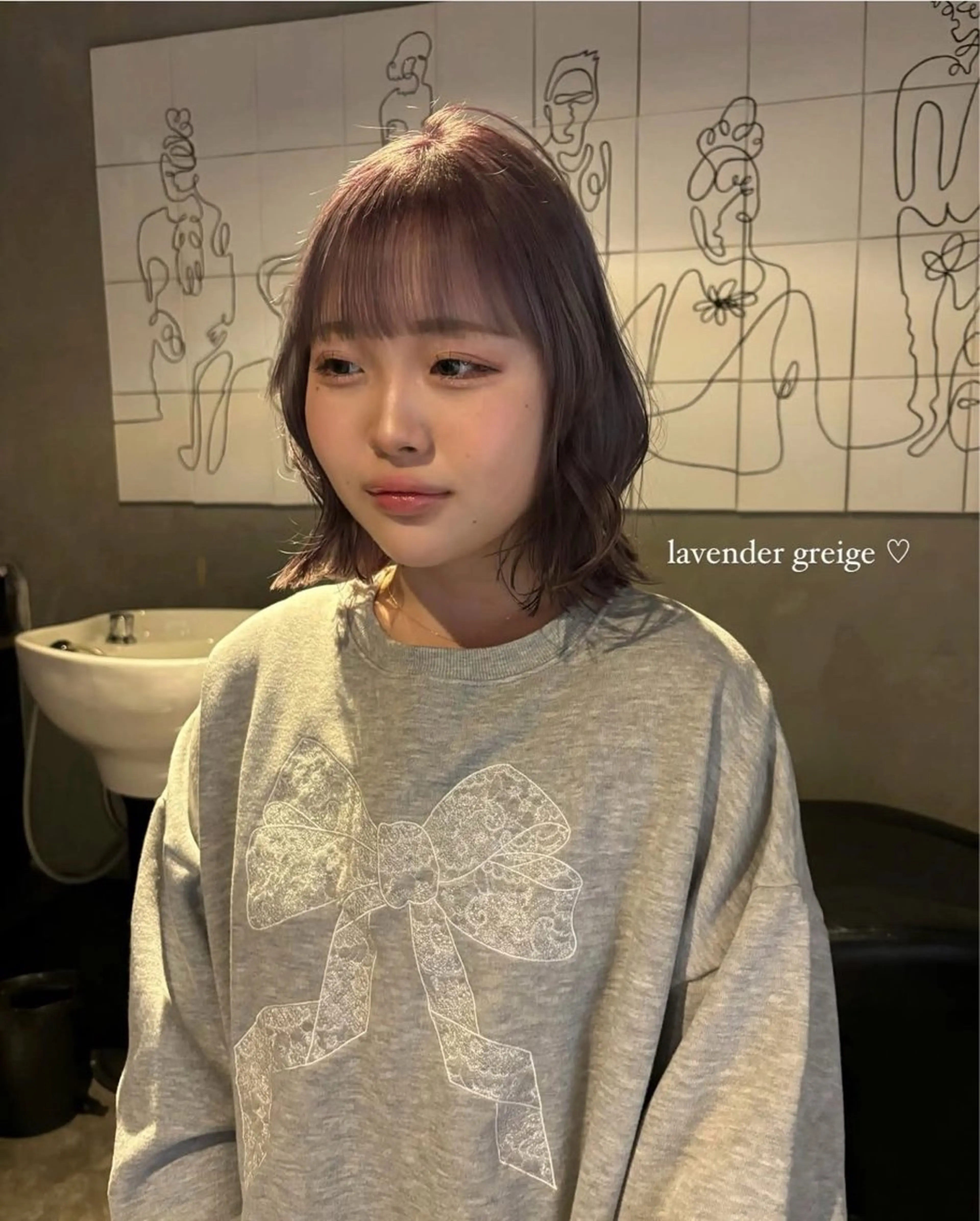 ミディアム カラー ブリーチ グレージュ ラベンダーカラー ラベンダーグレージュ ラベンダーグレー カット ヘアカラー 光本 杏のヘアスタイル