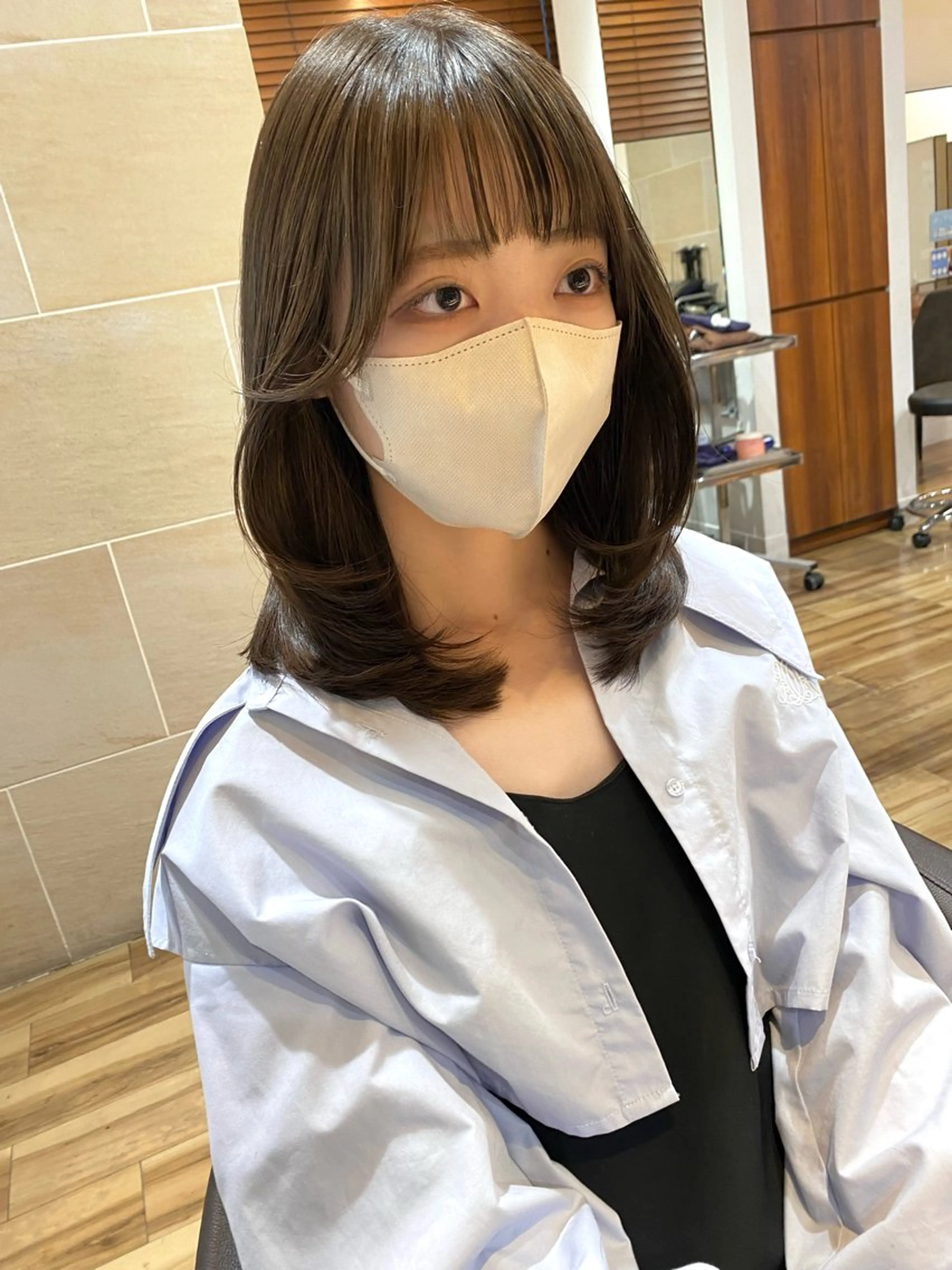 ミディアム カラー ベージュカラー ブリーチ ブリーチなしカラー オリーブベージュ レイヤーカット カット ヘアカラー トリートメント レイヤーカット /透明感/千葉怜寿のヘアスタイル