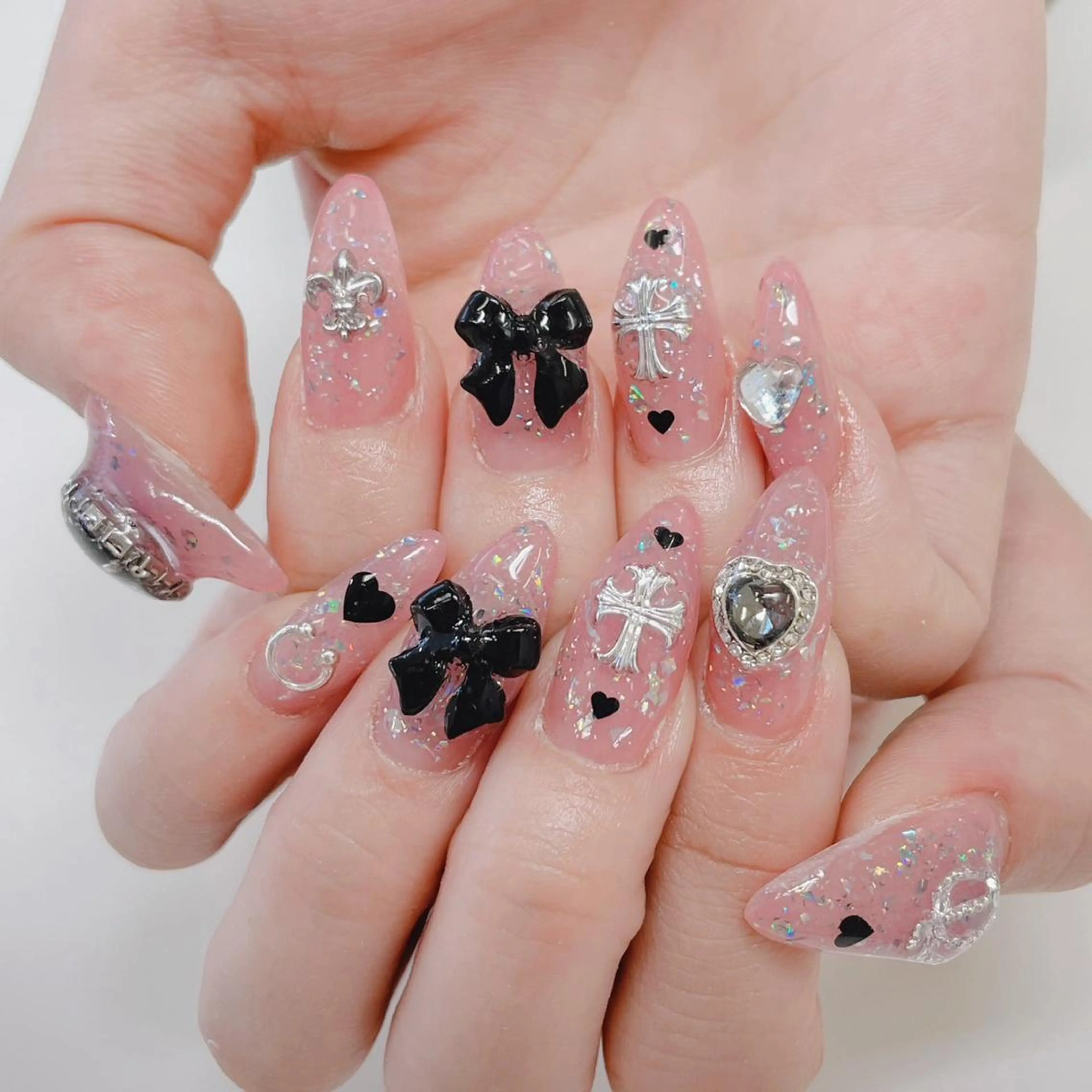 ミディアム ネイル nailsalon 220momokaのネイルデザイン