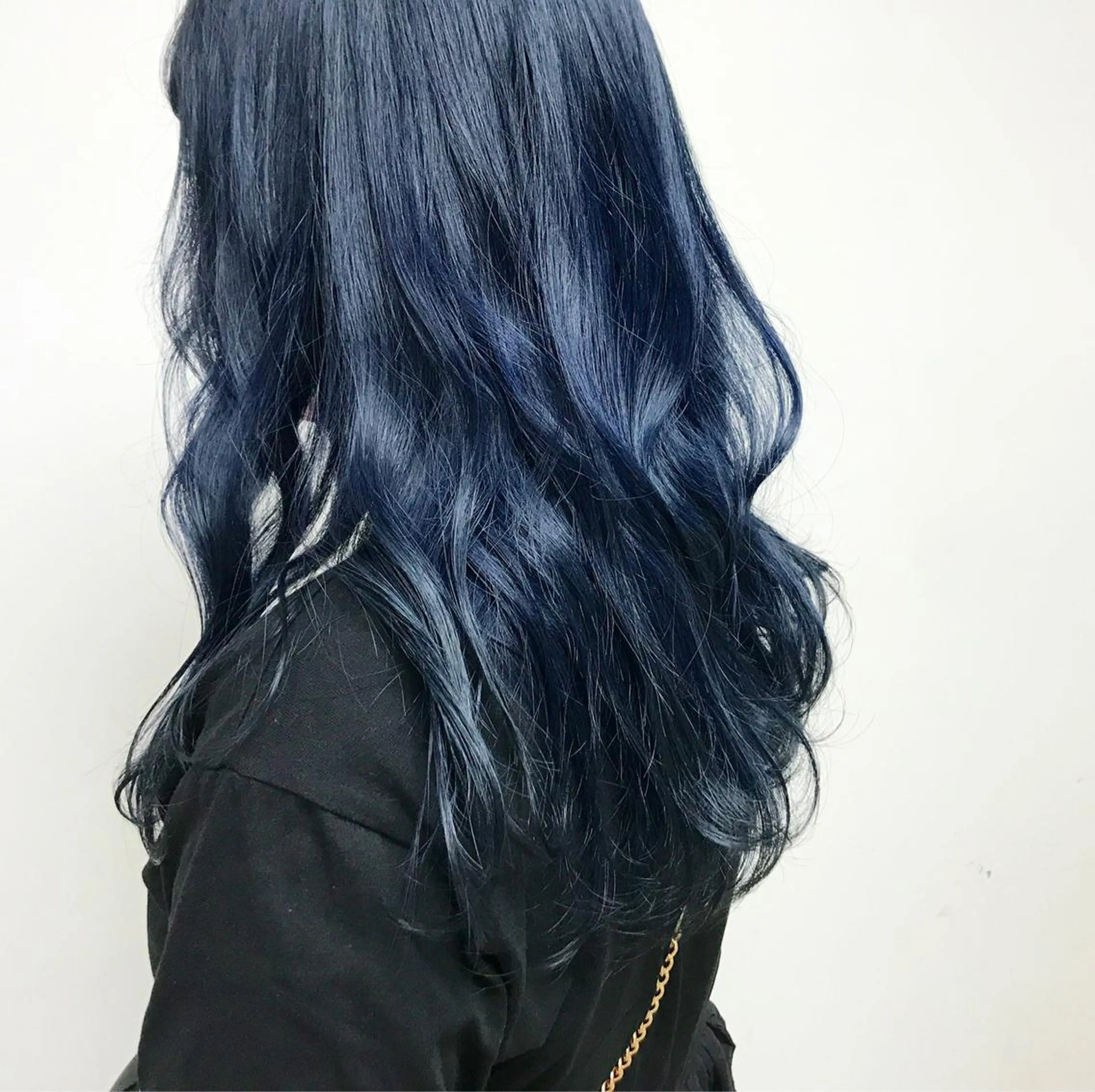 セミロング カラー アディクシーカラー ブリーチ ネイビーカラー MAIKO 【中崎・茶屋町】のヘアスタイル