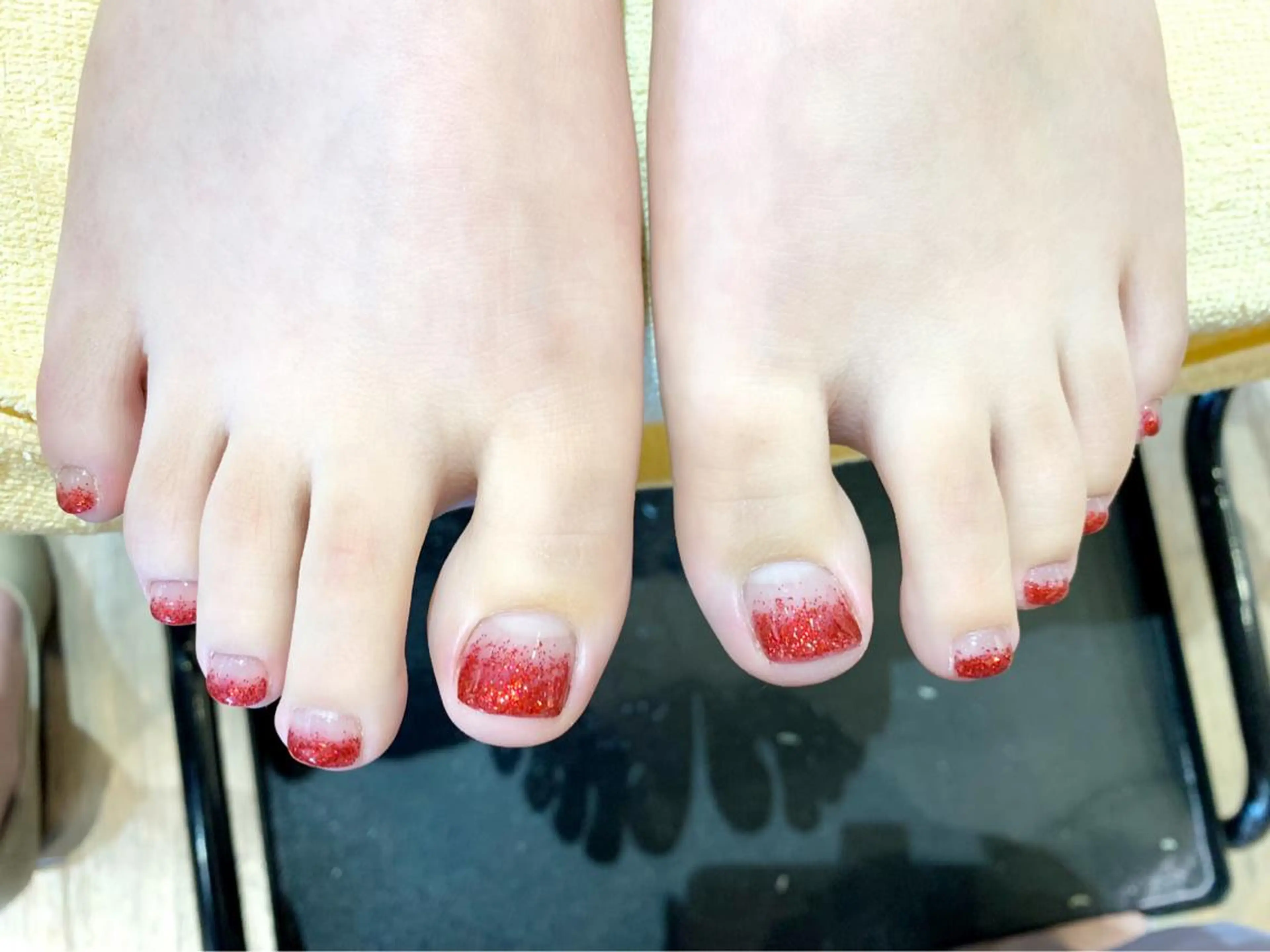 ネイル フットネイル グラデーション ラメ(グリッター) 赤色 赤木 理紗のマツエク・マツパデザイン
