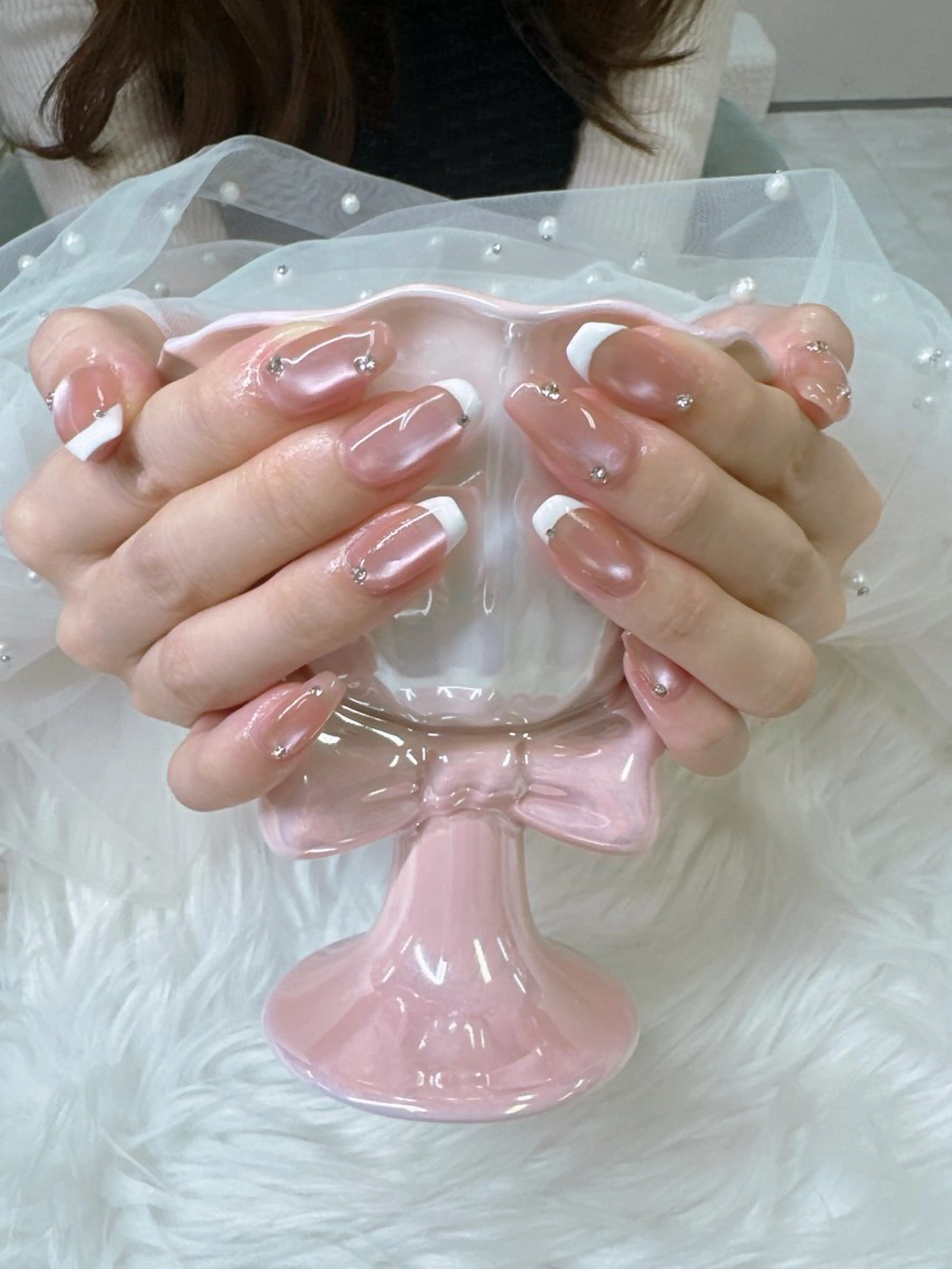ネイル 成人式 フレンチネイル ジェルネイル ガラスフレンチ キラキラネイル ハンドネイル クイーンズネイル銀座所属・Queeens nailのネイルデザイン
