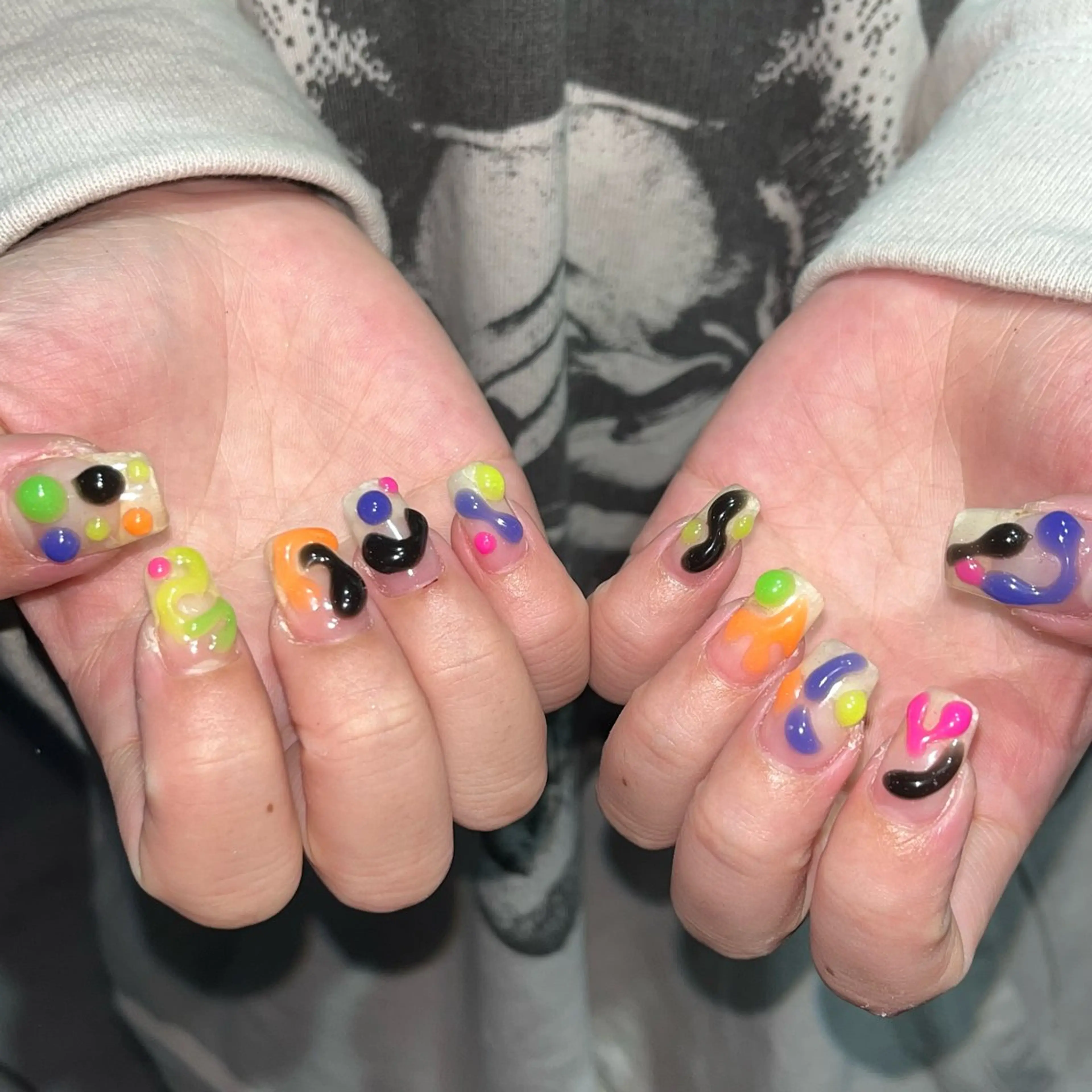 ネイル ハンドネイル フットネイル 🪐富島彩夏 /海外nail🪐のネイルデザイン