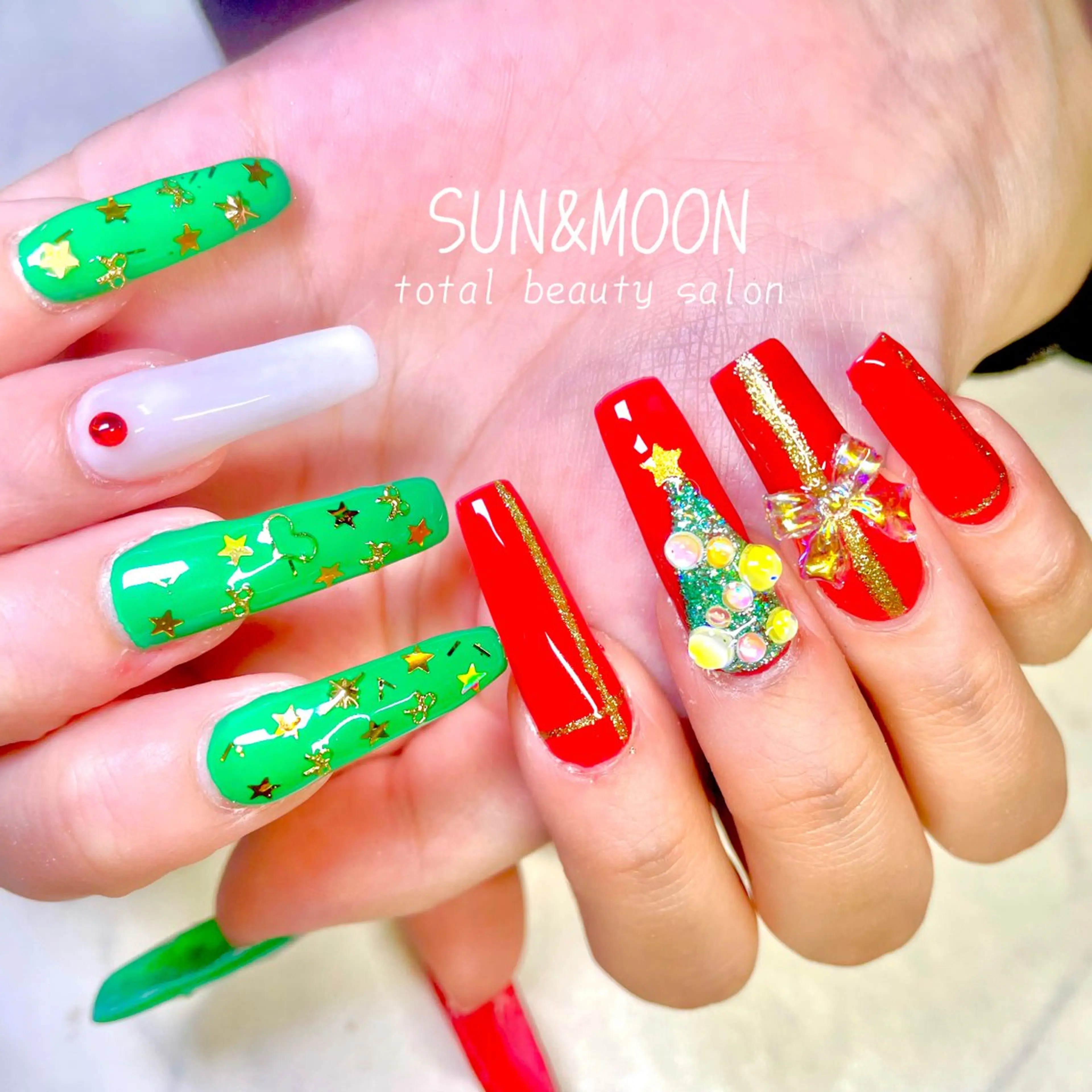 ネイル 冬ネイル クリスマス ハンドネイル SUN&MOON所属・SUN&MOON REOのネイルデザイン