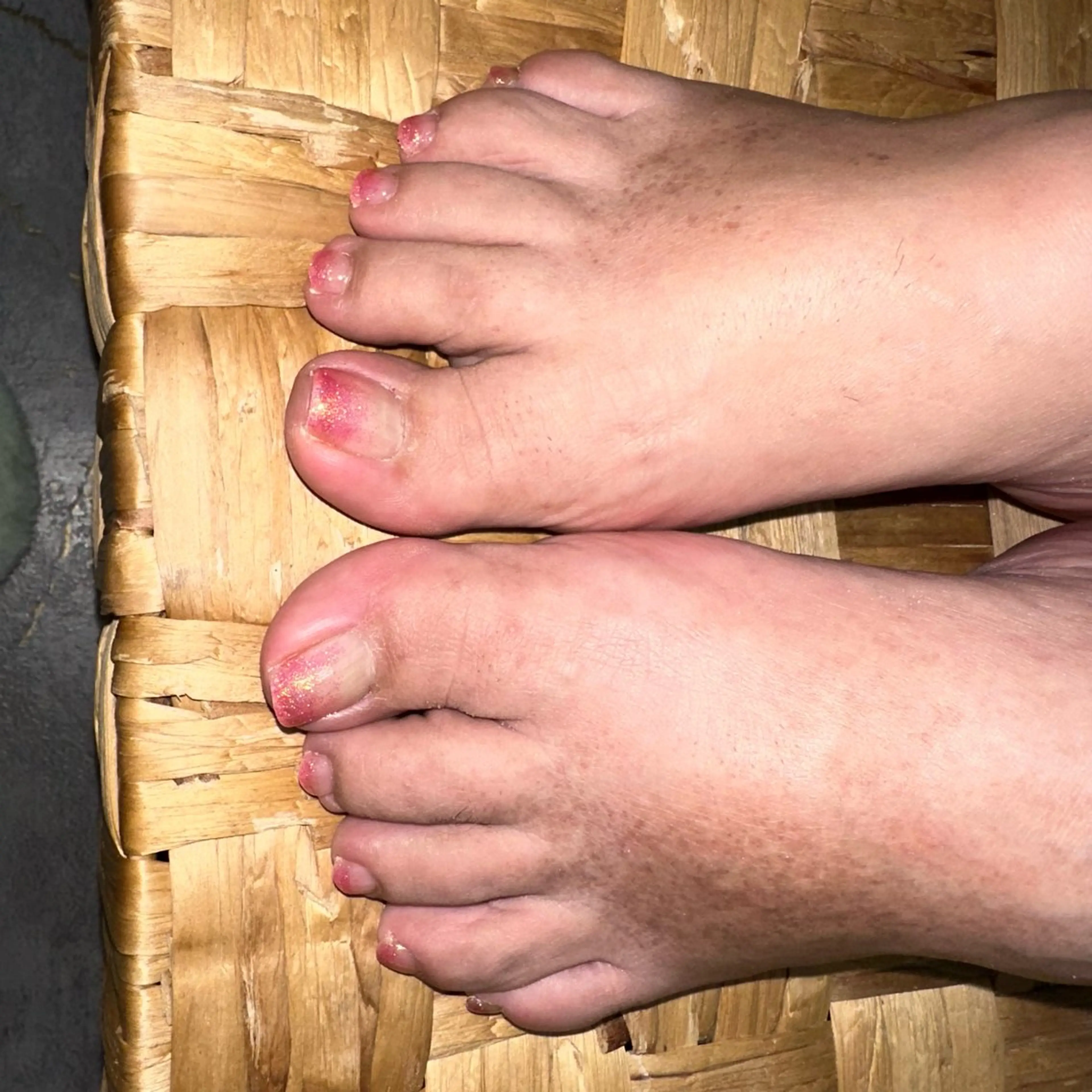 ネイル フットネイル グラデーション ラメ(グリッター) ラメグラデーション atelier salon Mar’s鶴ヶ島 アットホームサロン所属・a Tomokaのネイルデザイン